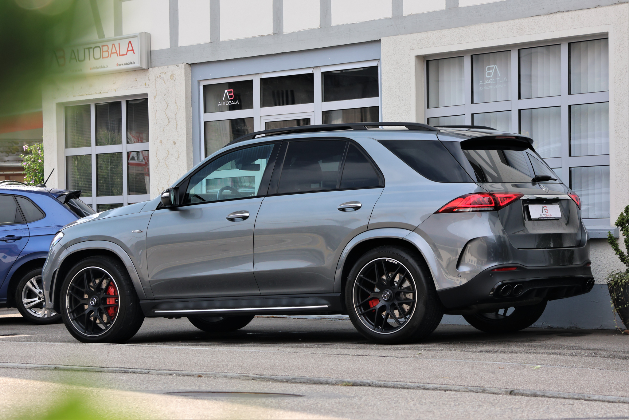 listing desktop thumbnail image 3