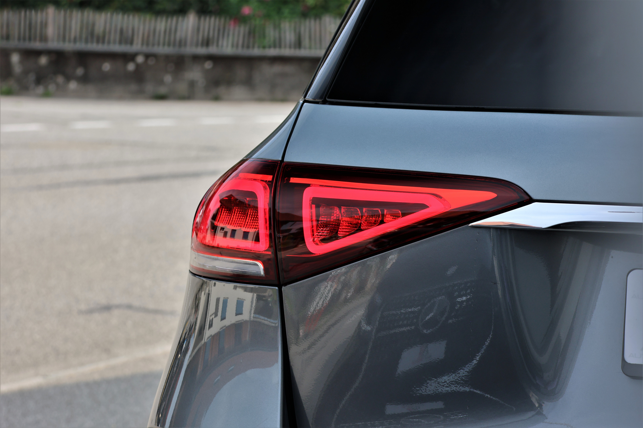 listing desktop thumbnail image 4