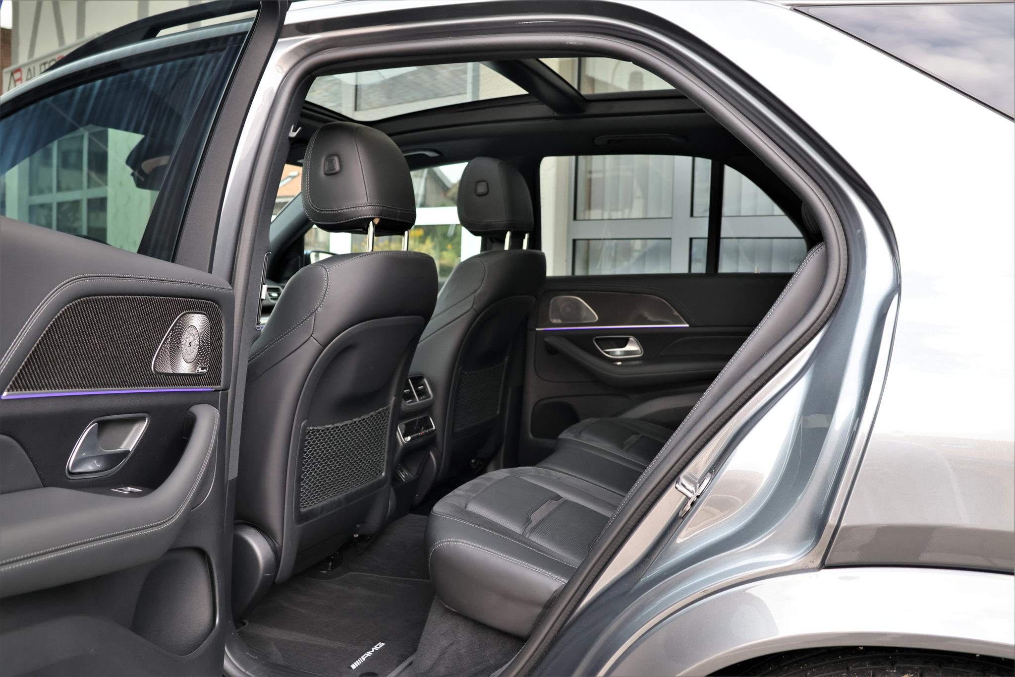 listing desktop thumbnail image 11