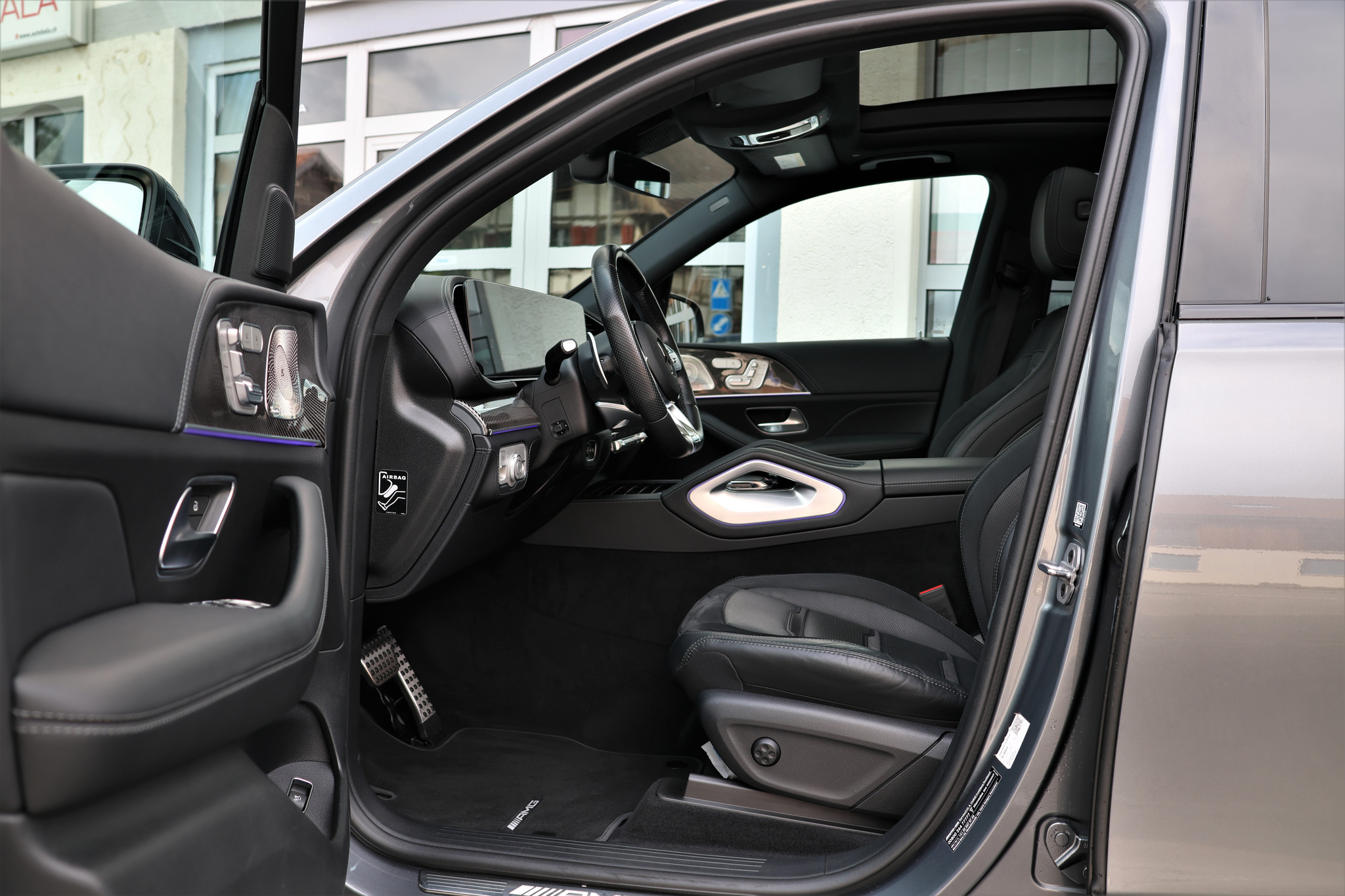 listing desktop thumbnail image 8