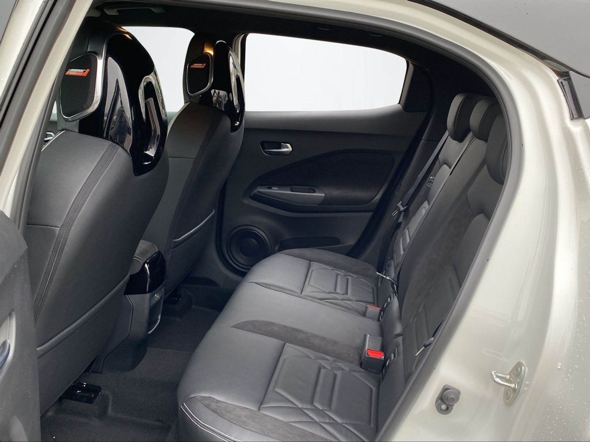 listing desktop thumbnail image 10