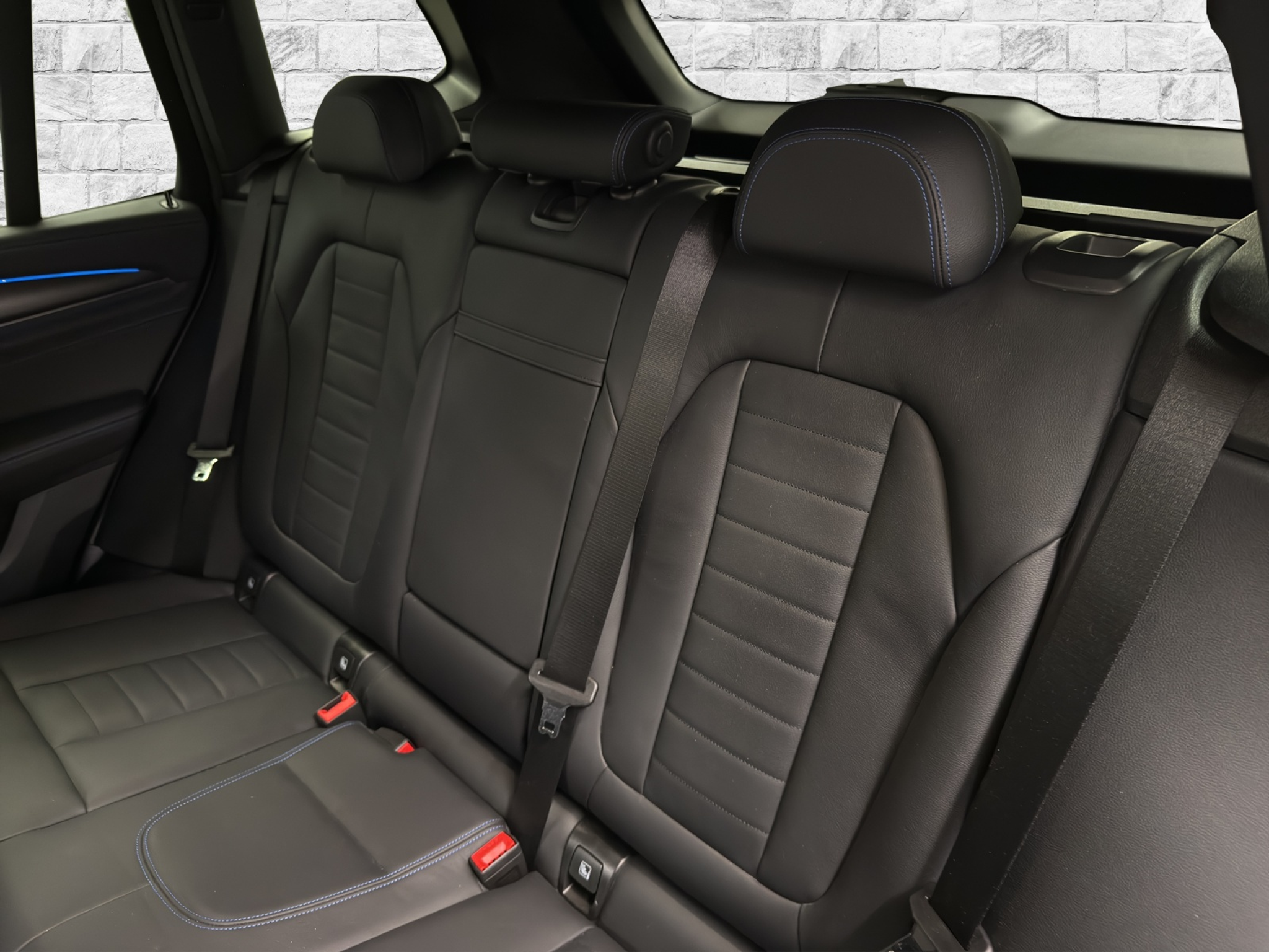 listing desktop thumbnail image 18