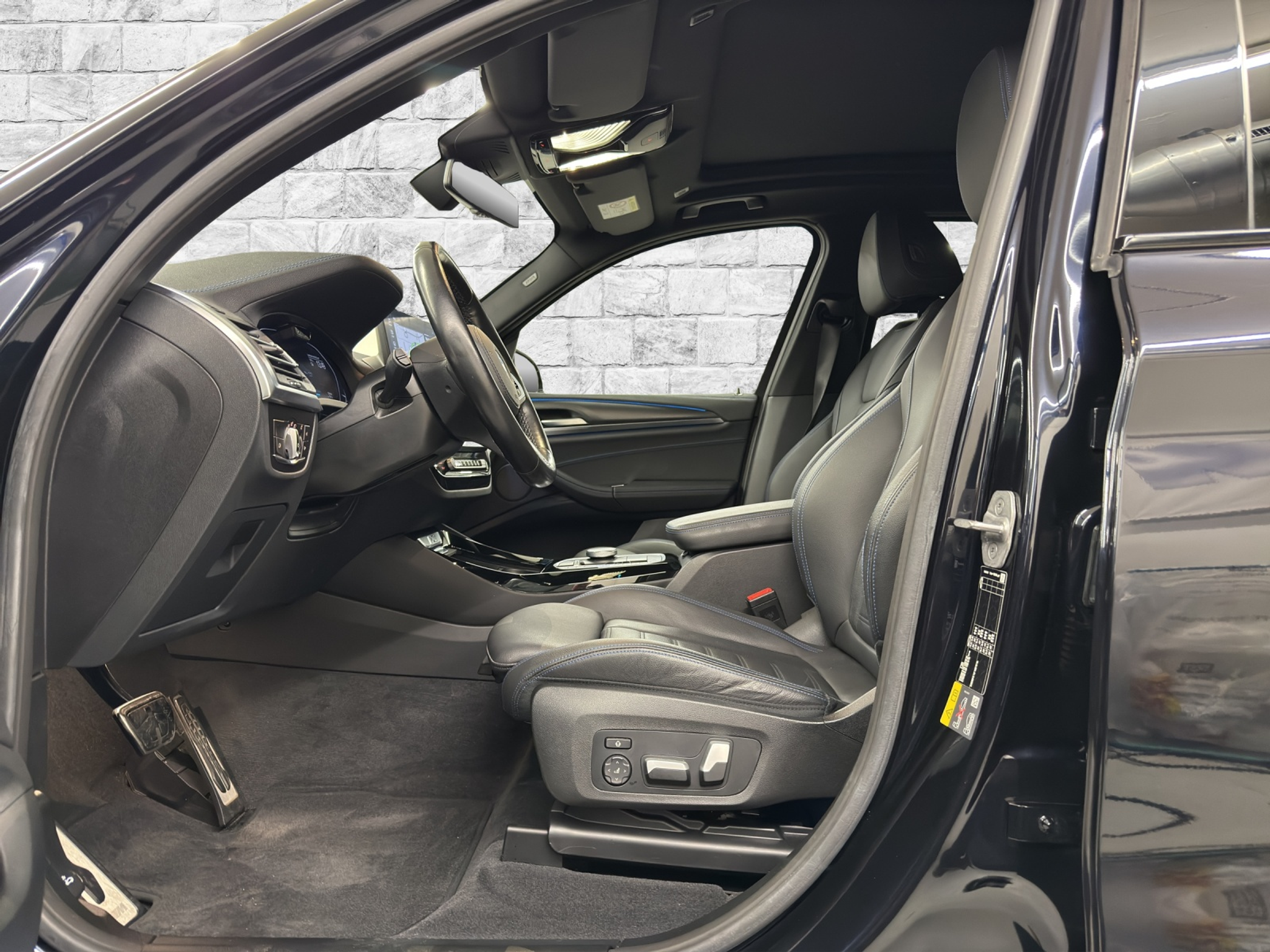 listing desktop thumbnail image 6