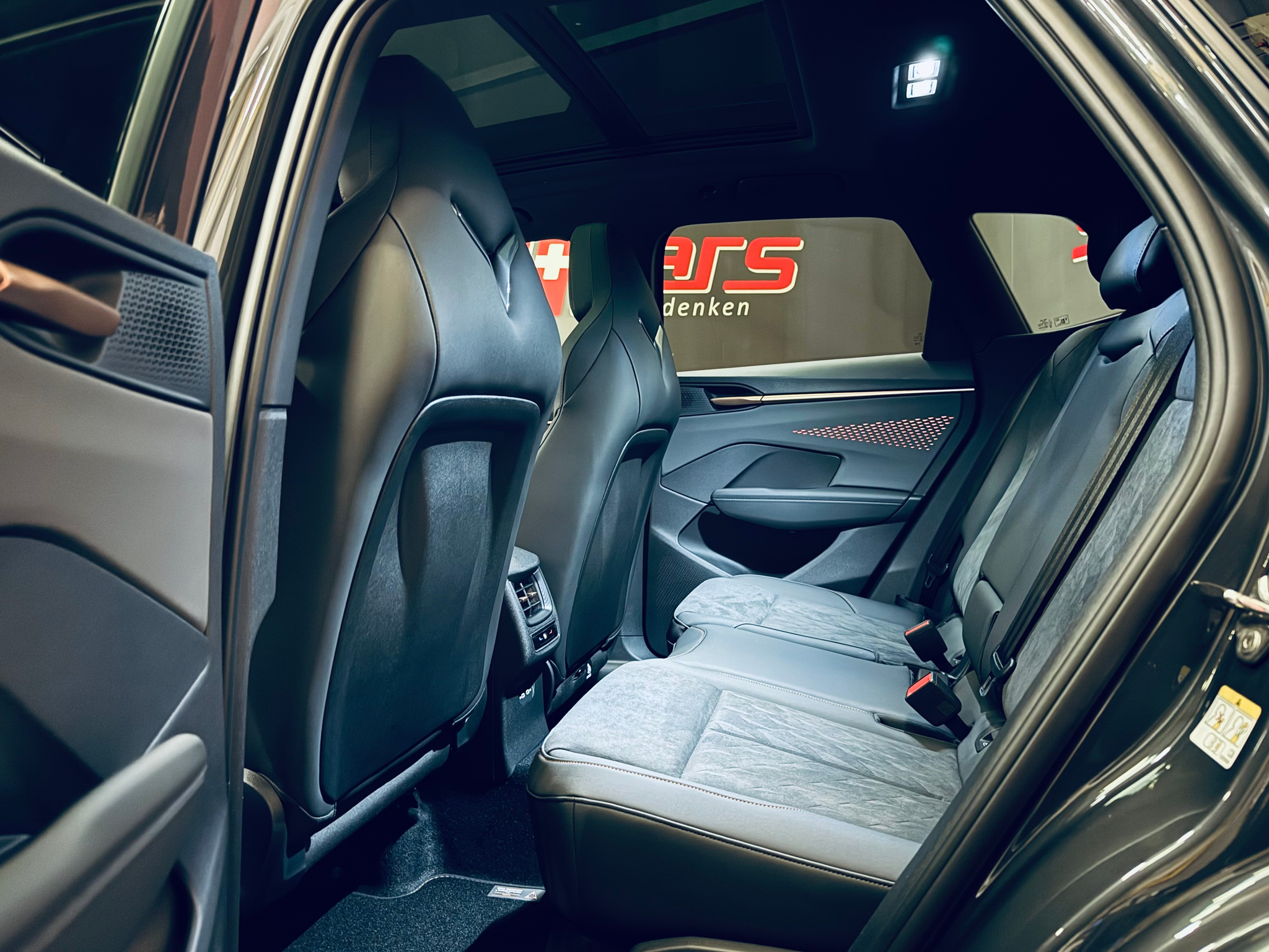 listing desktop thumbnail image 8