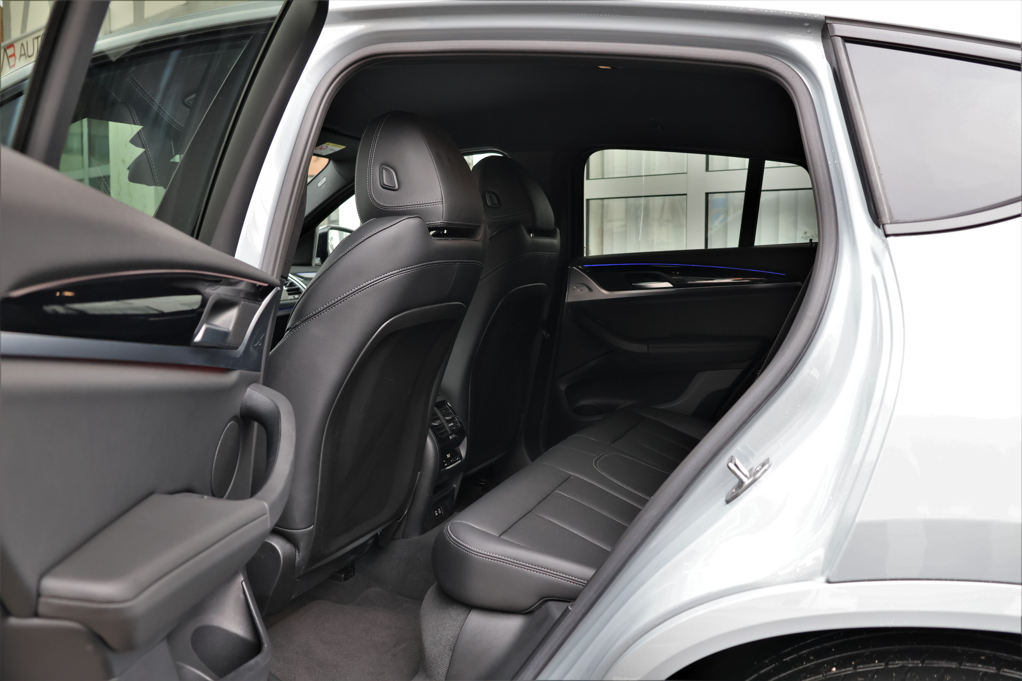 listing desktop thumbnail image 11