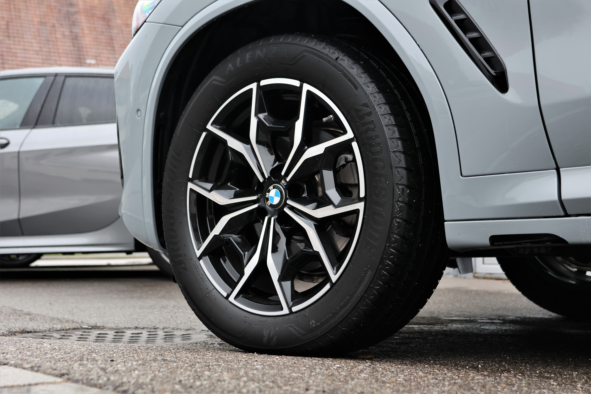 listing desktop thumbnail image 6