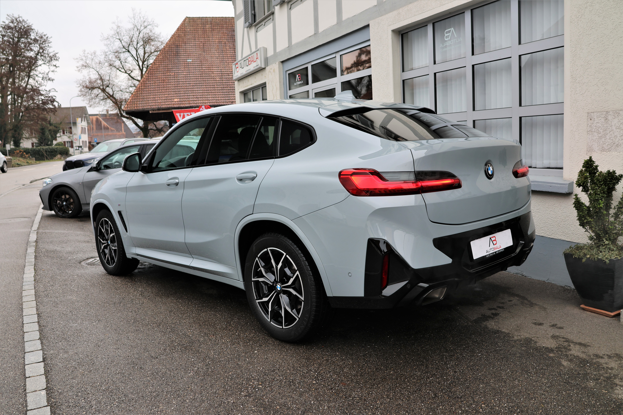 listing desktop thumbnail image 5