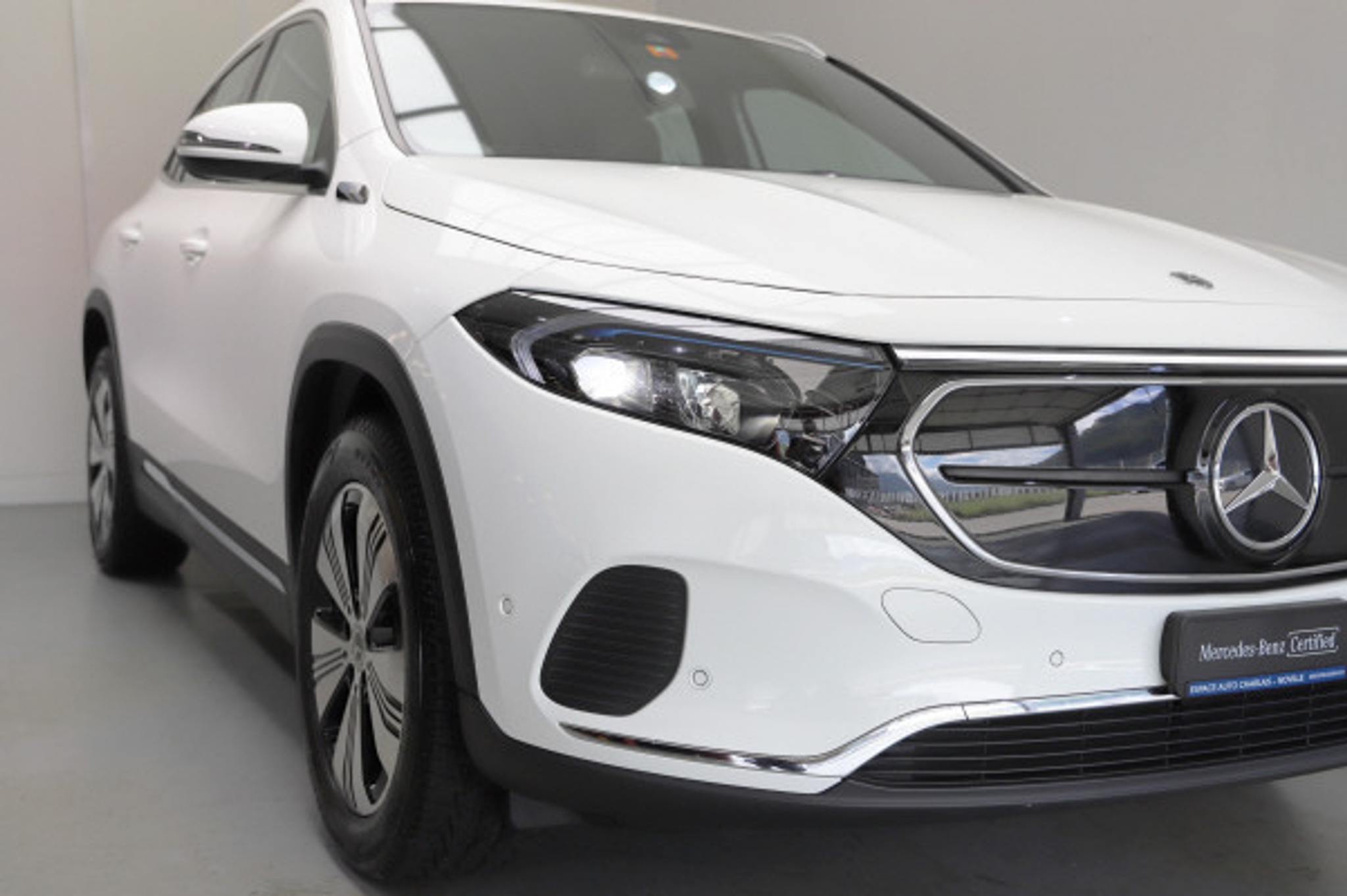 listing desktop thumbnail image 1