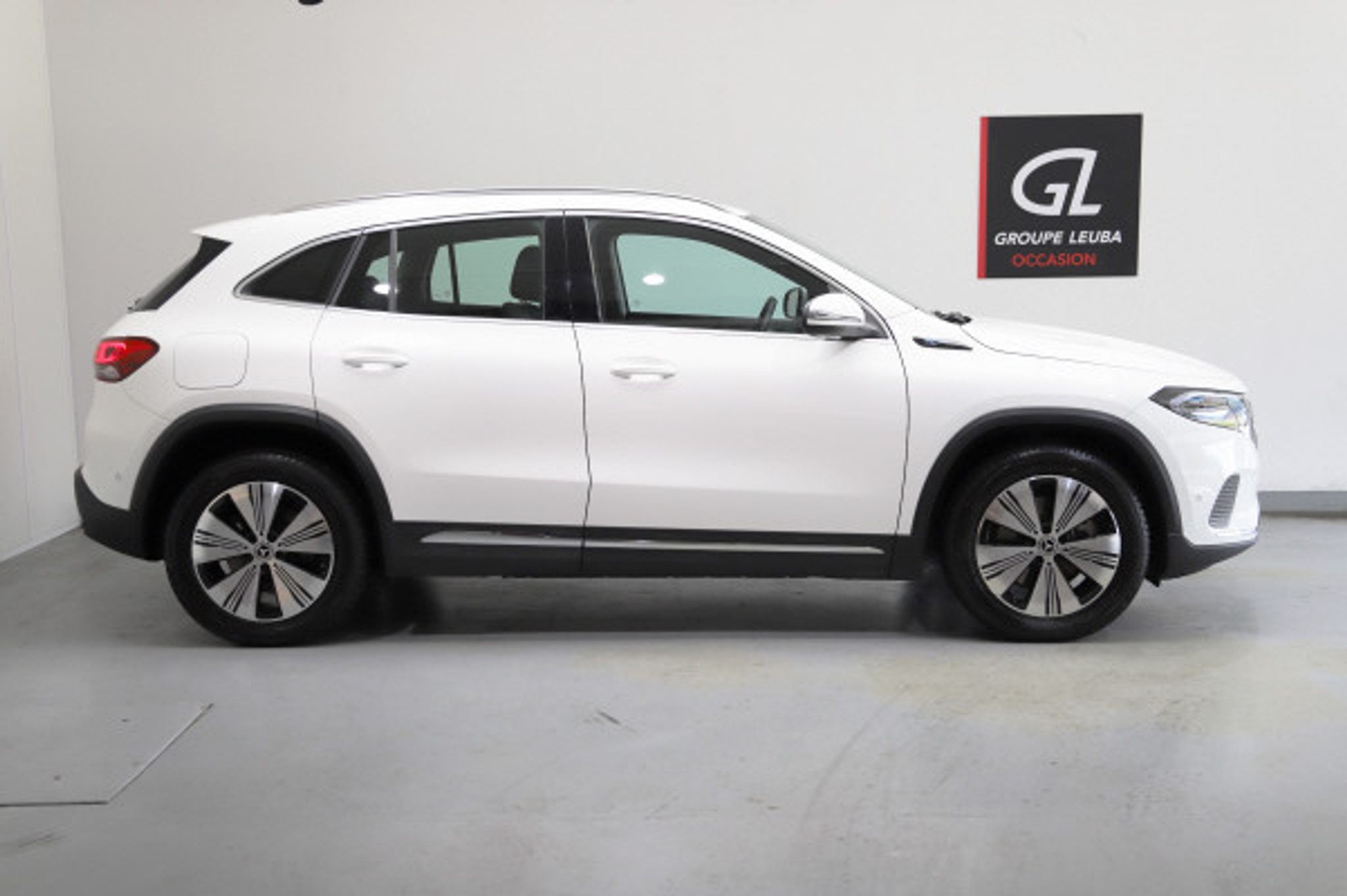 listing desktop thumbnail image 6