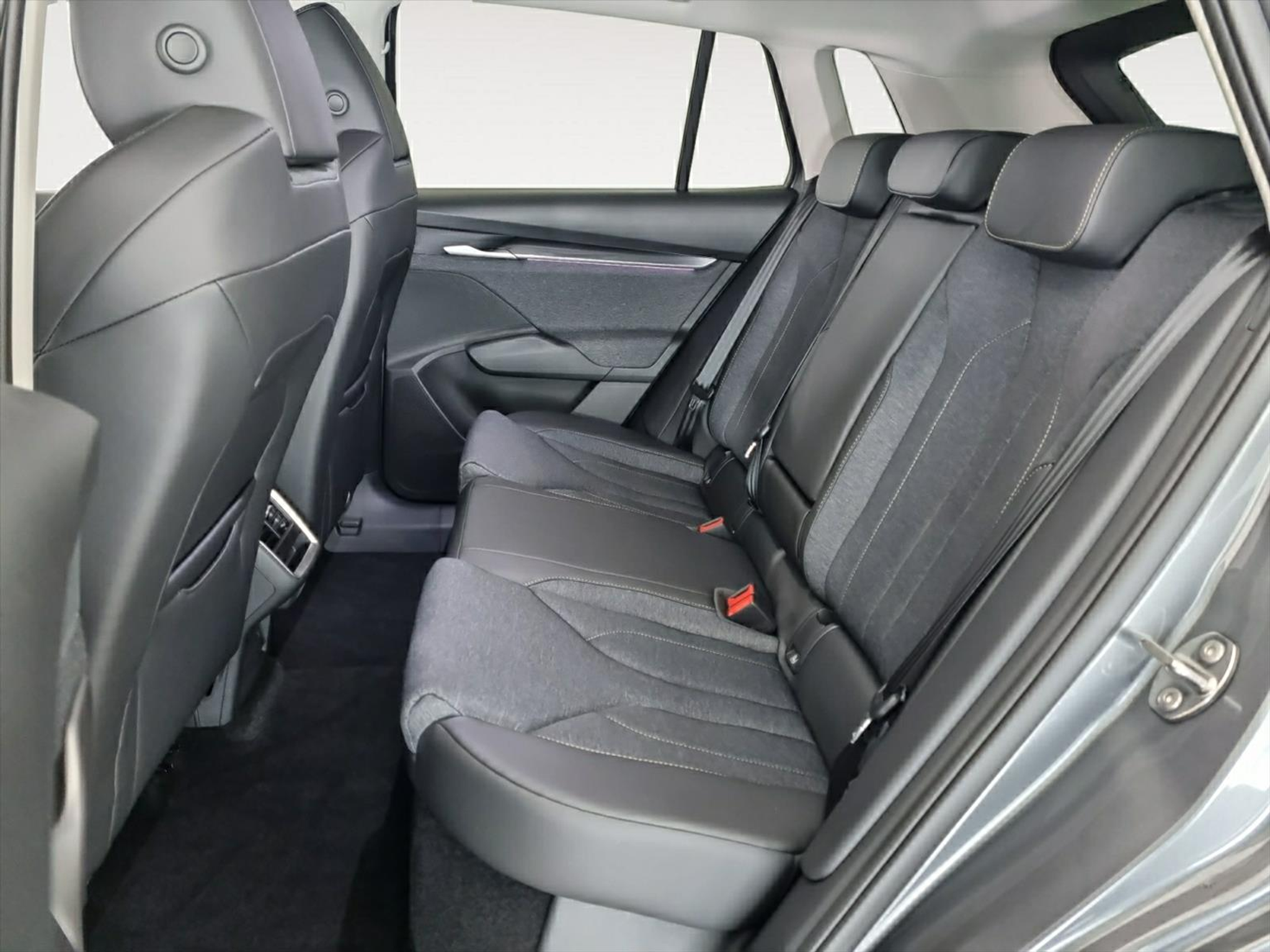 listing desktop thumbnail image 14