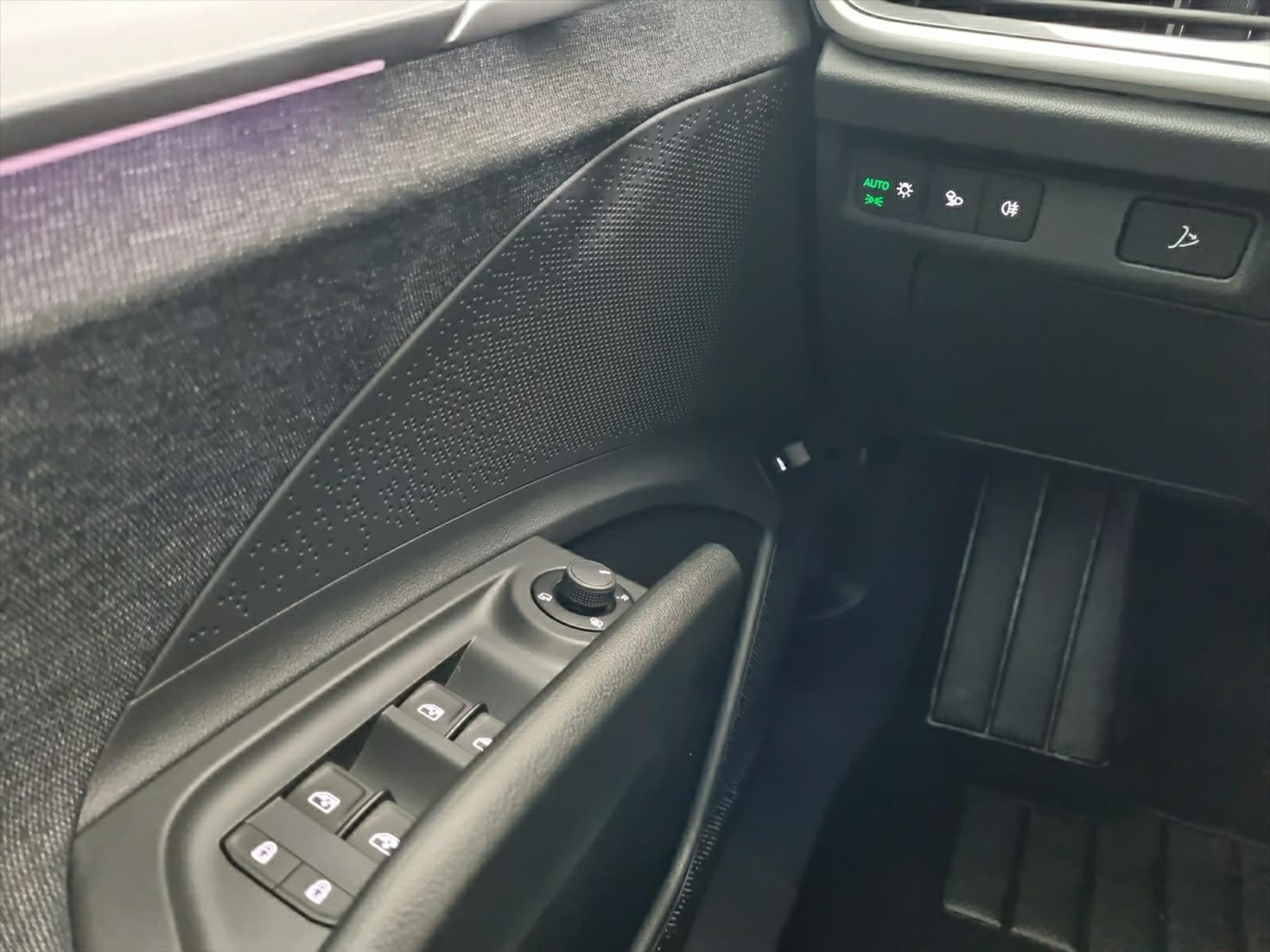 listing desktop thumbnail image 12