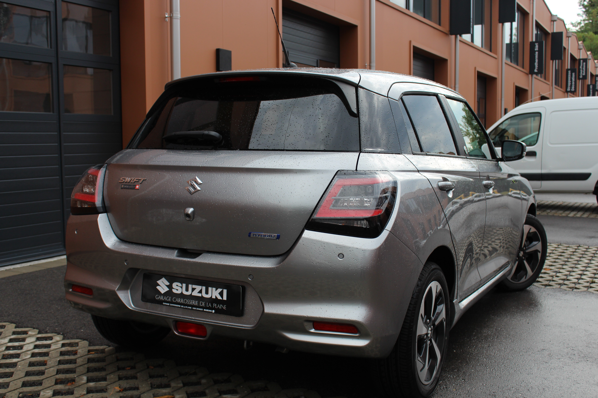 listing desktop thumbnail image 4