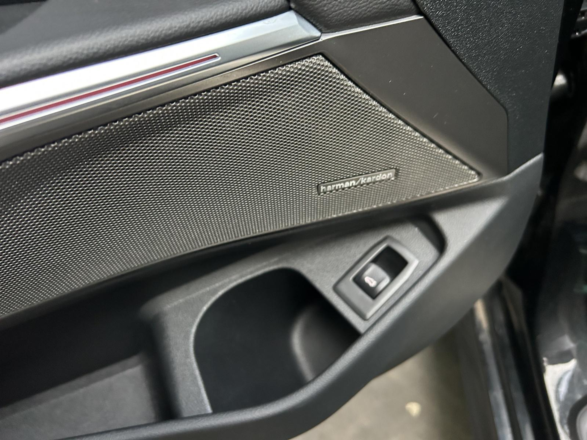 listing desktop thumbnail image 13