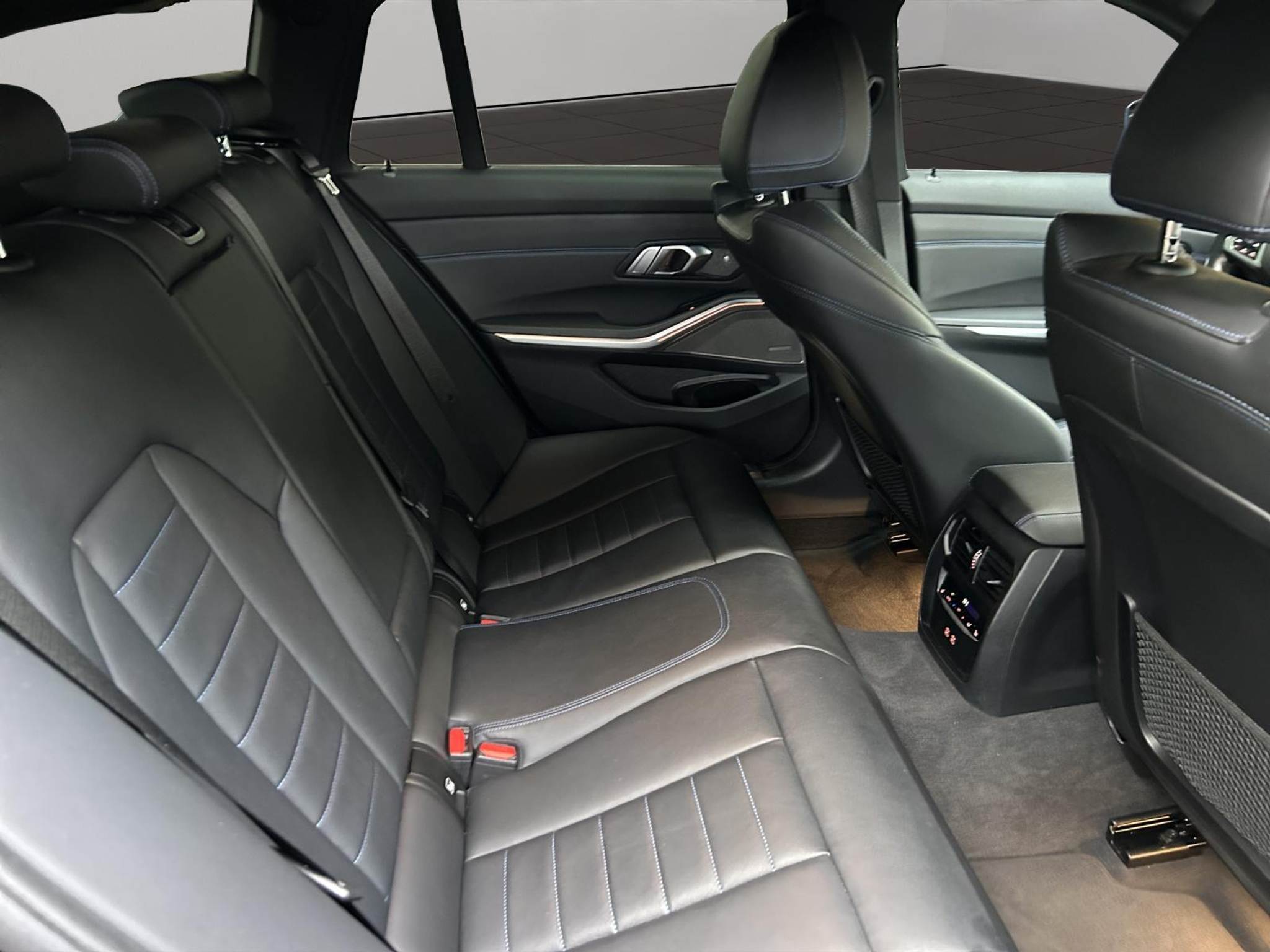 listing desktop thumbnail image 11