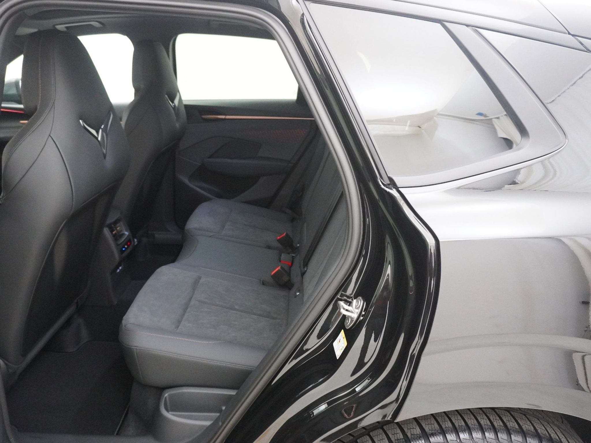 listing desktop thumbnail image 15