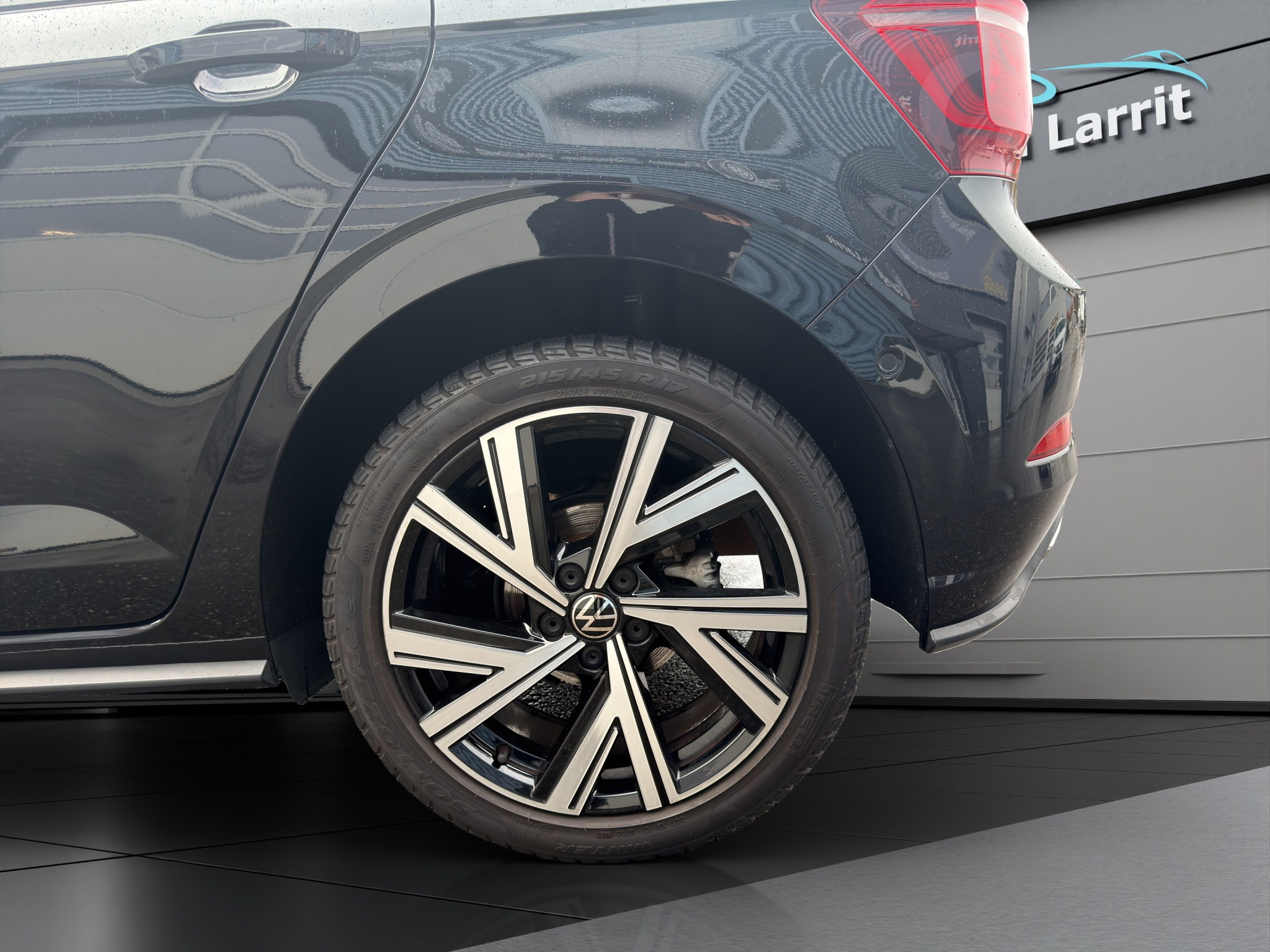 listing desktop thumbnail image 25