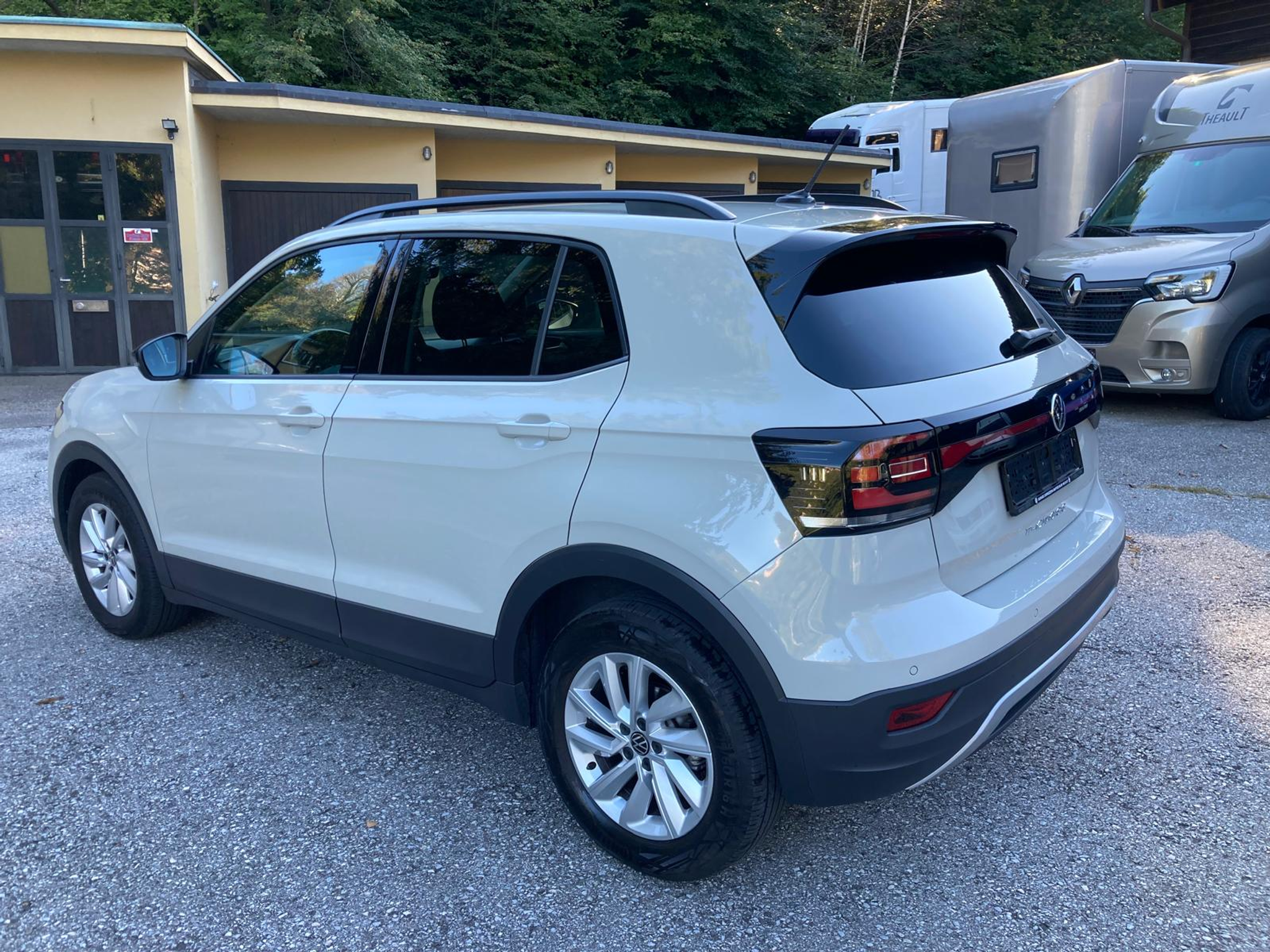 listing desktop thumbnail image 4