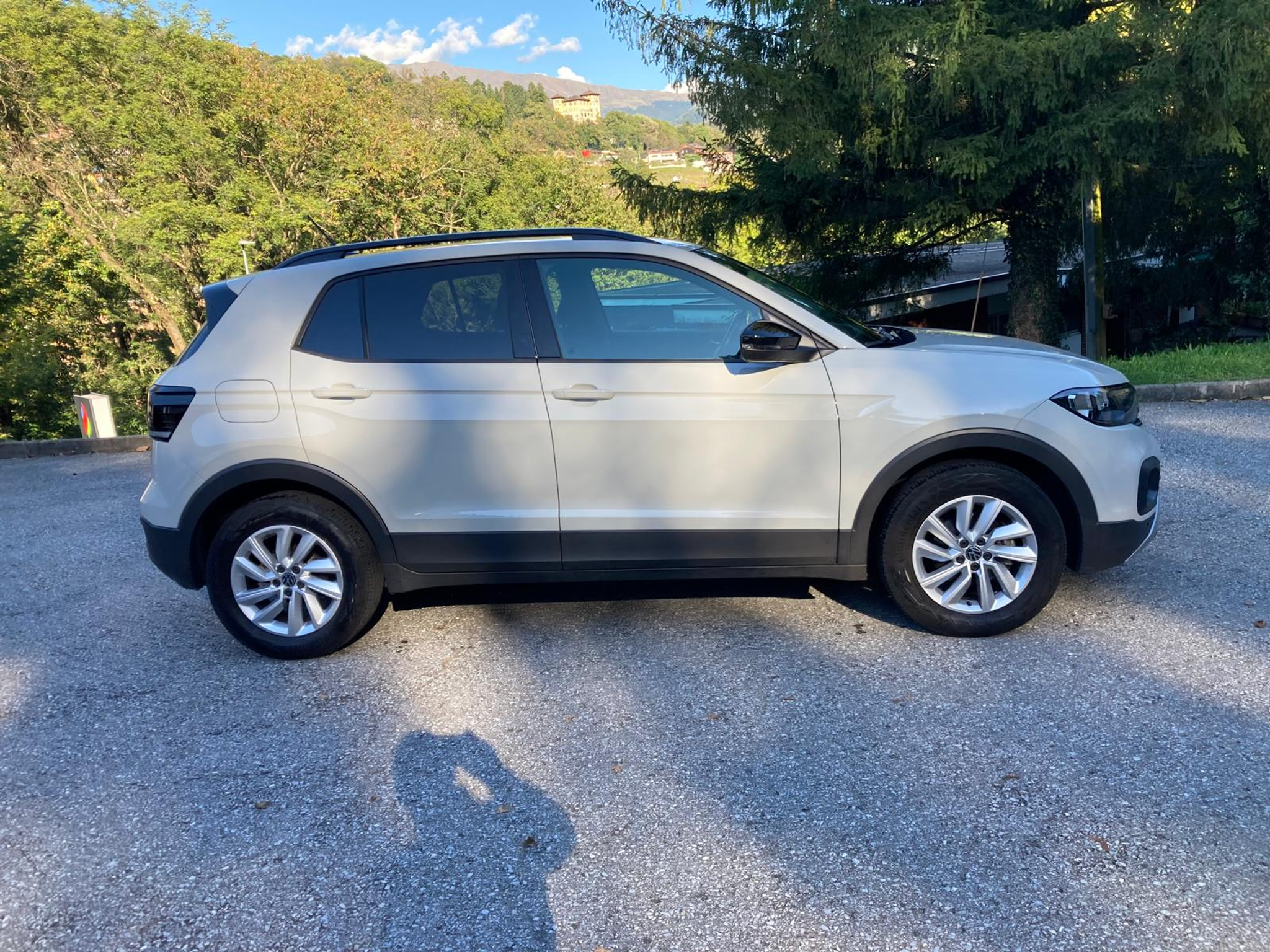 listing desktop thumbnail image 7