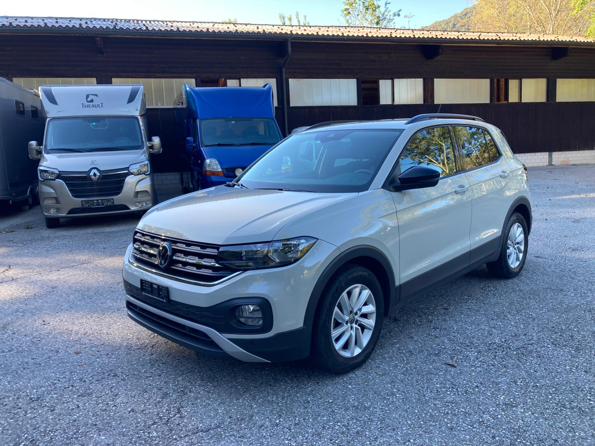 listing desktop thumbnail image 2