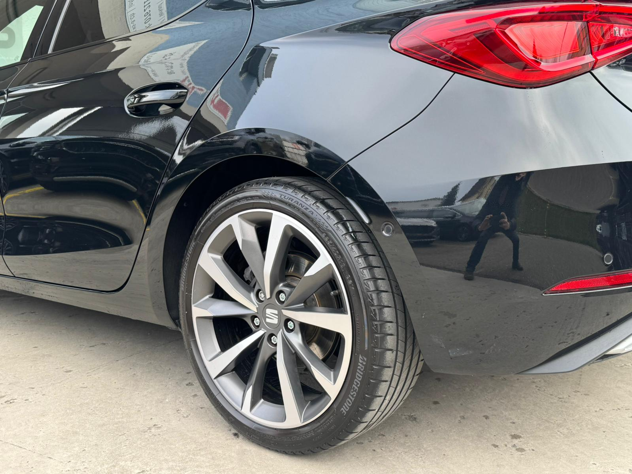 listing desktop thumbnail image 10