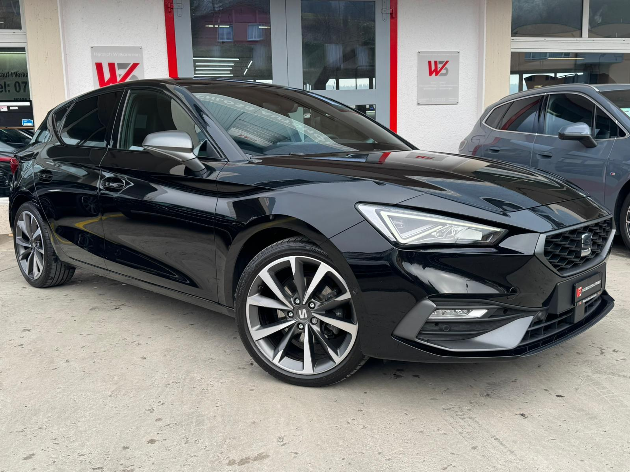 listing desktop thumbnail image 1