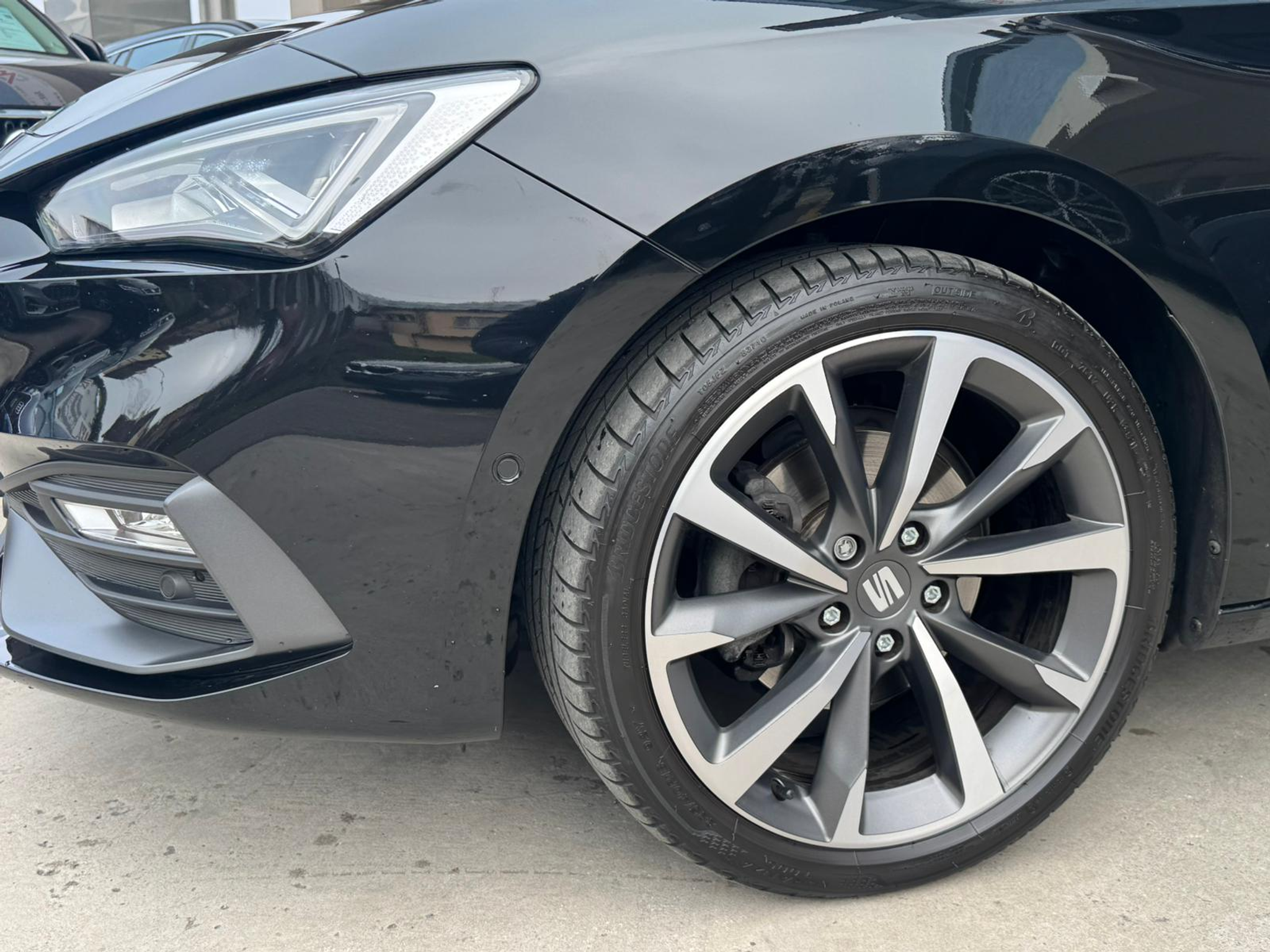 listing desktop thumbnail image 4