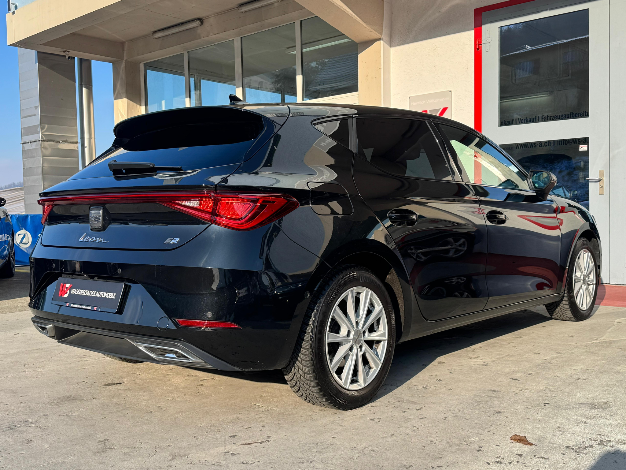 listing desktop thumbnail image 4