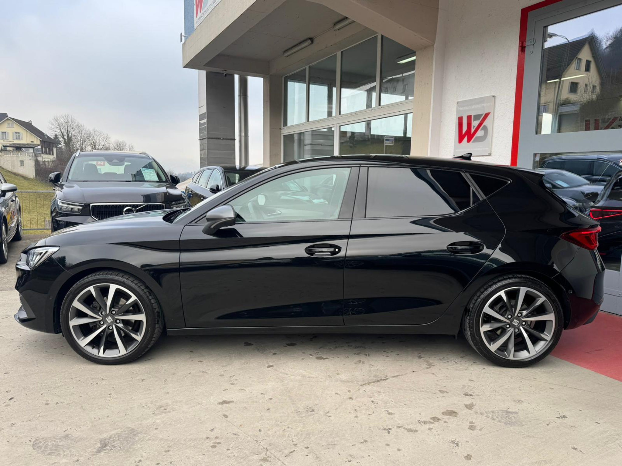 listing desktop thumbnail image 6