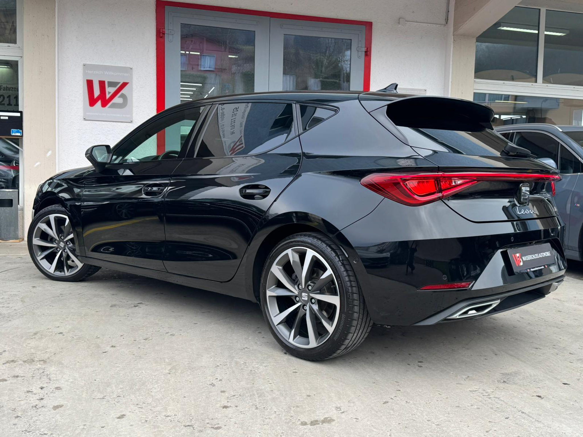 listing desktop thumbnail image 7