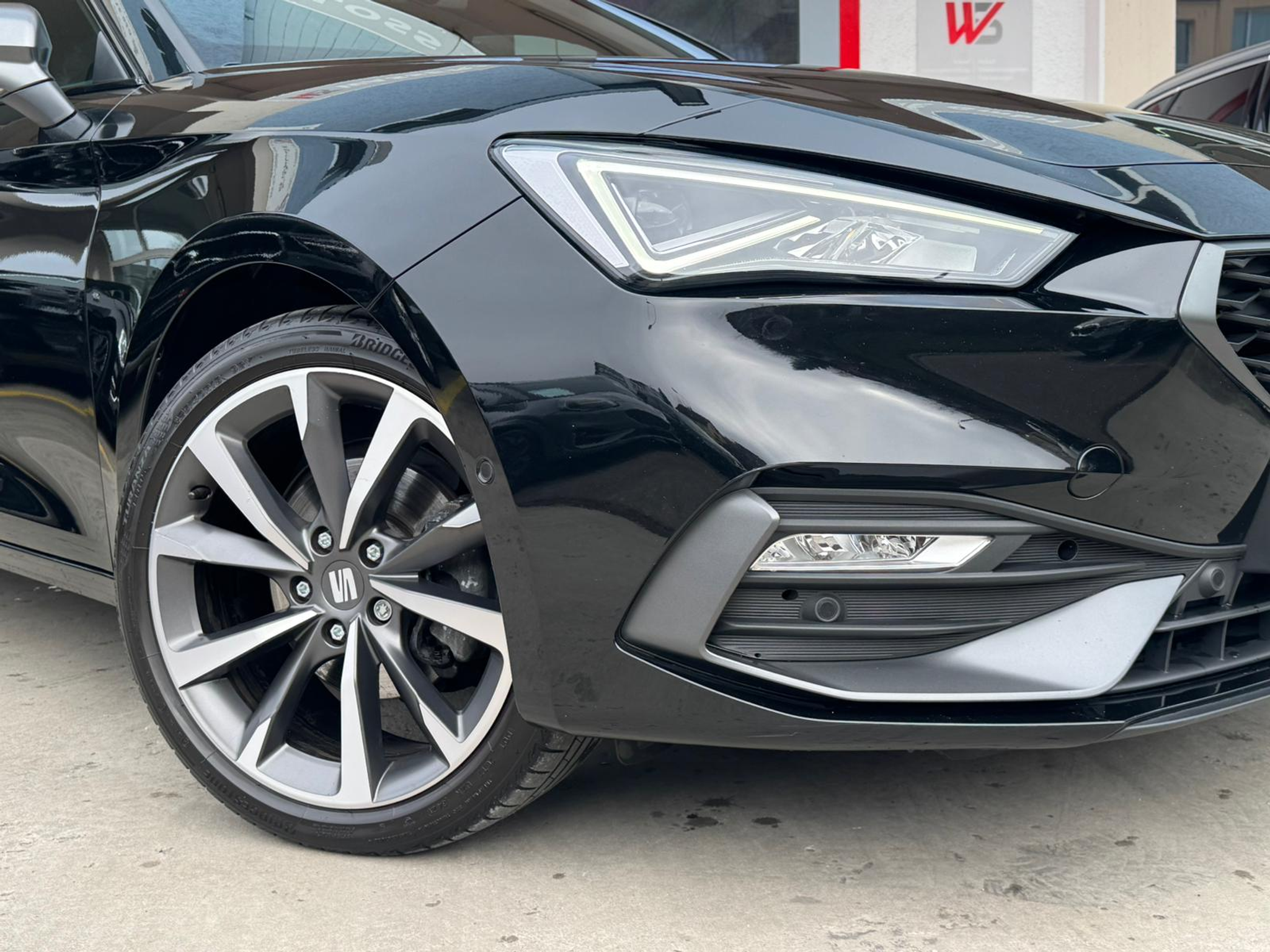 listing desktop thumbnail image 5