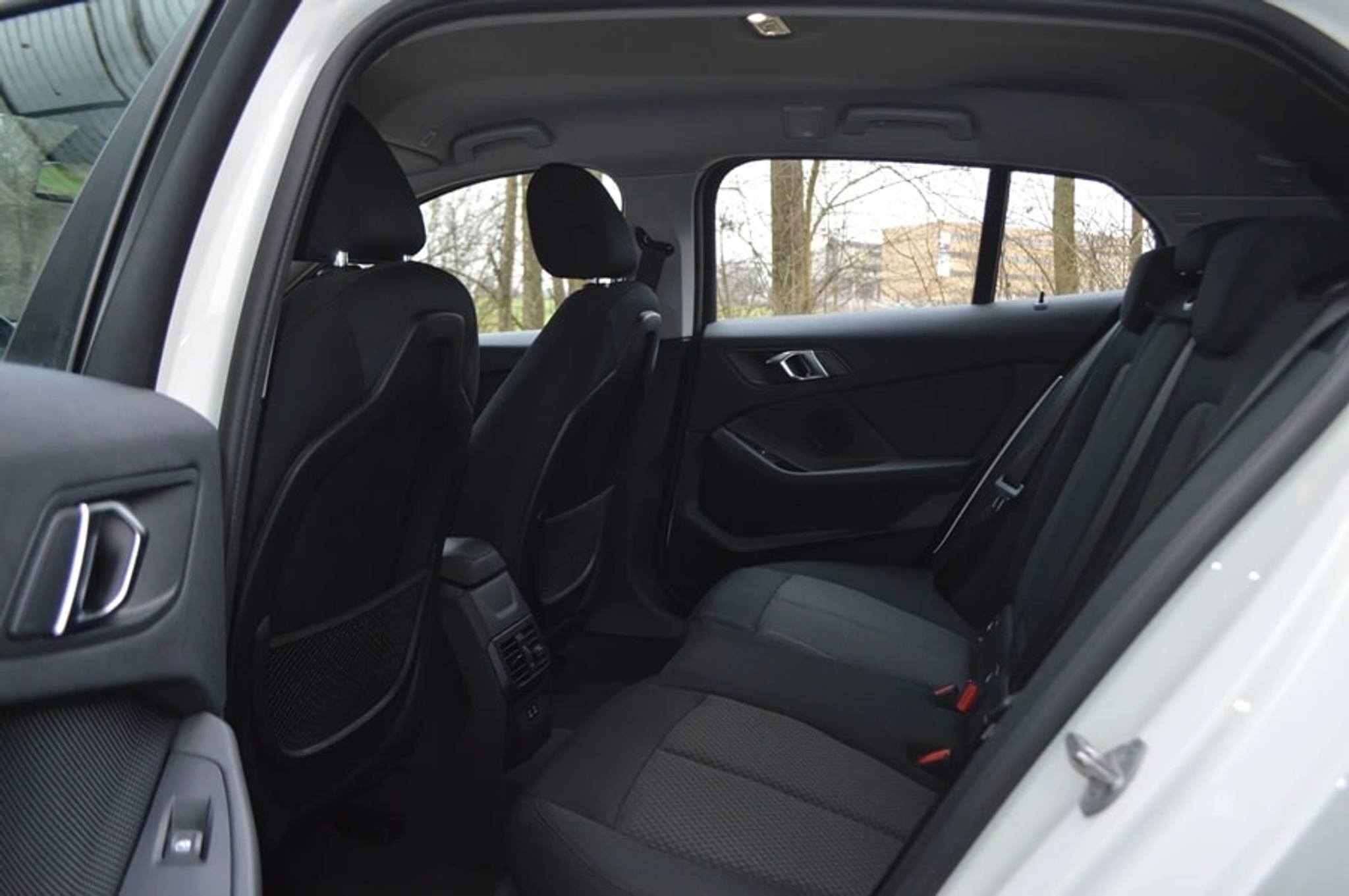 listing desktop thumbnail image 5