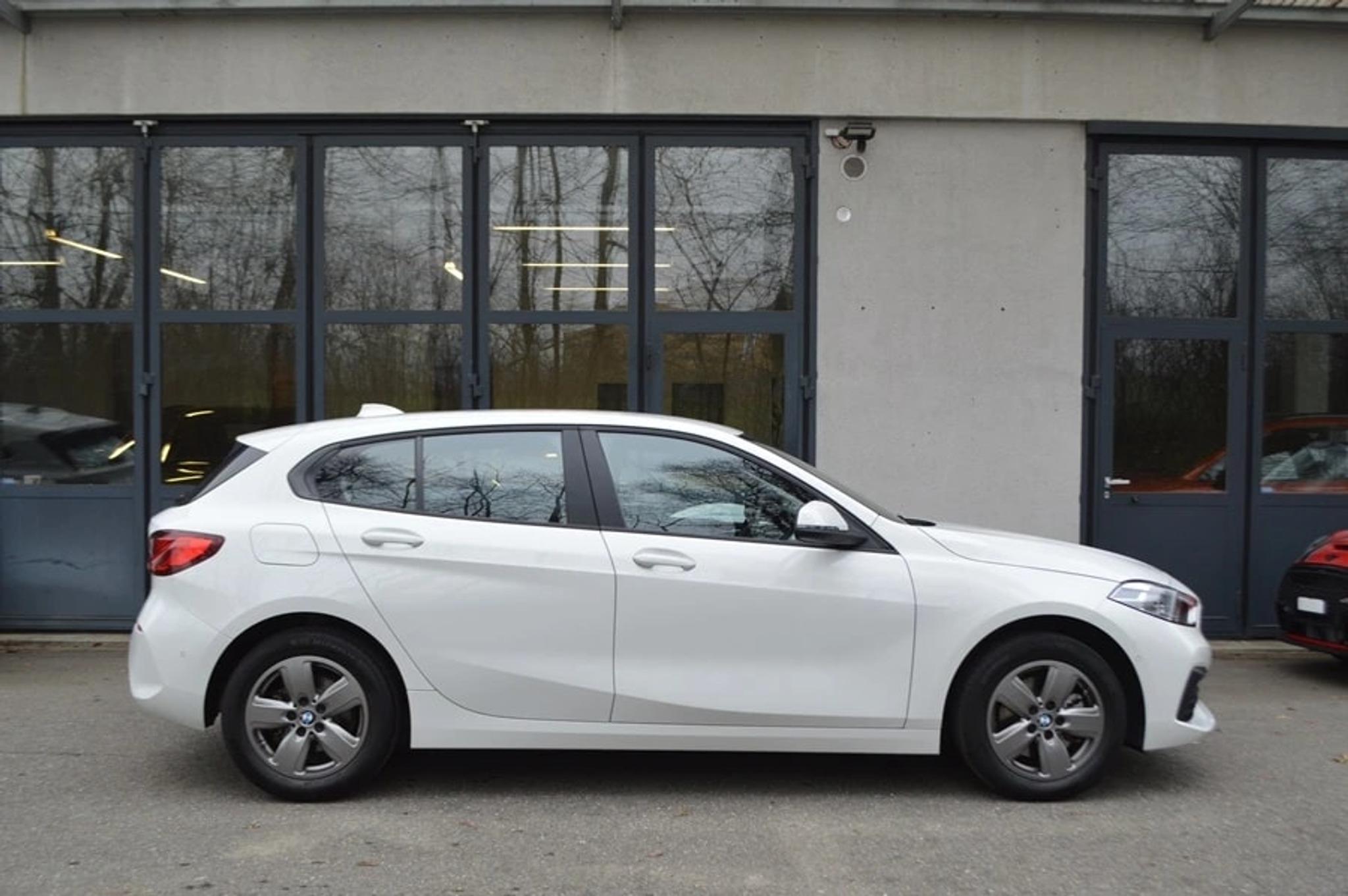 listing desktop thumbnail image 15