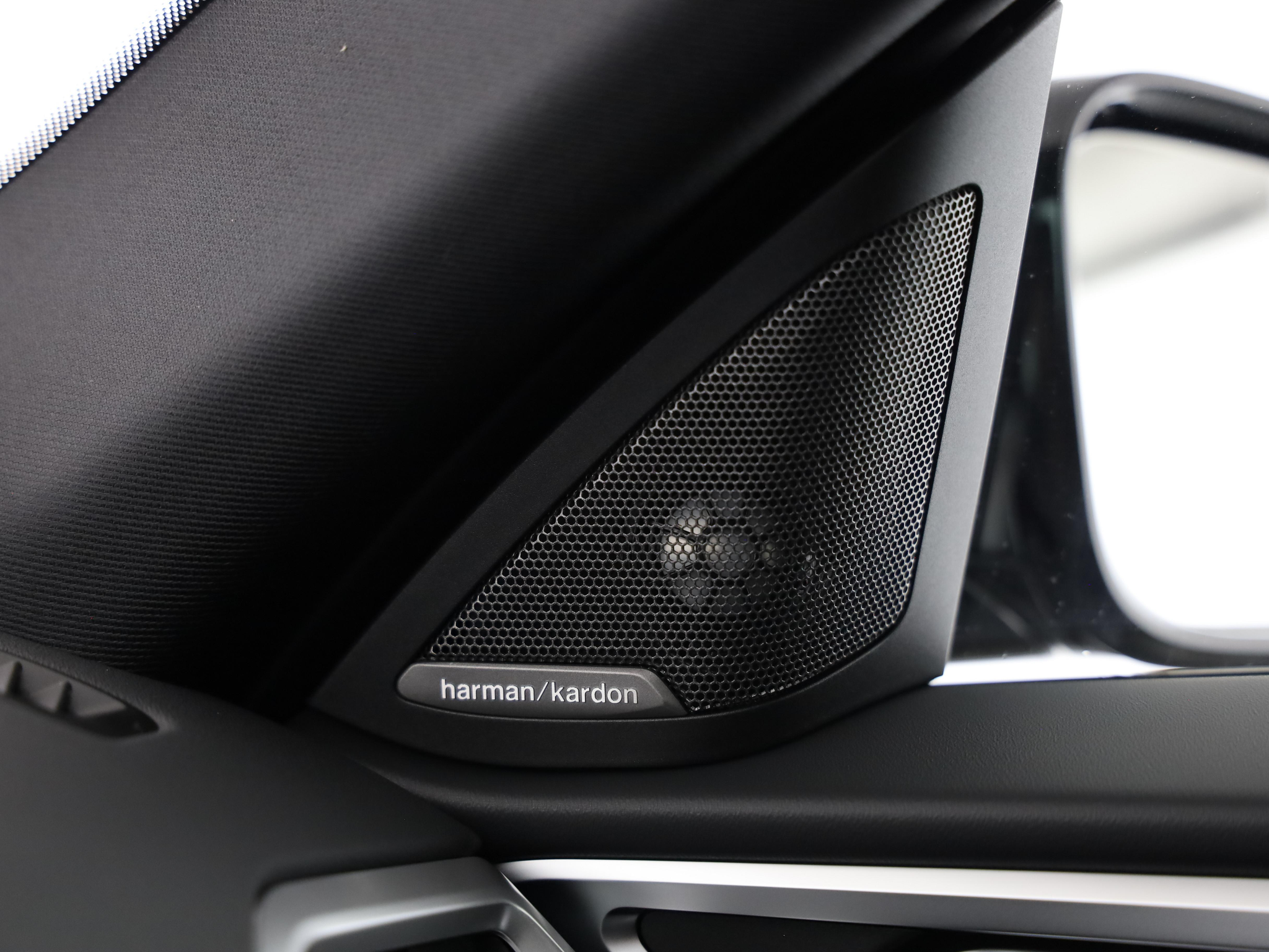 listing desktop thumbnail image 18