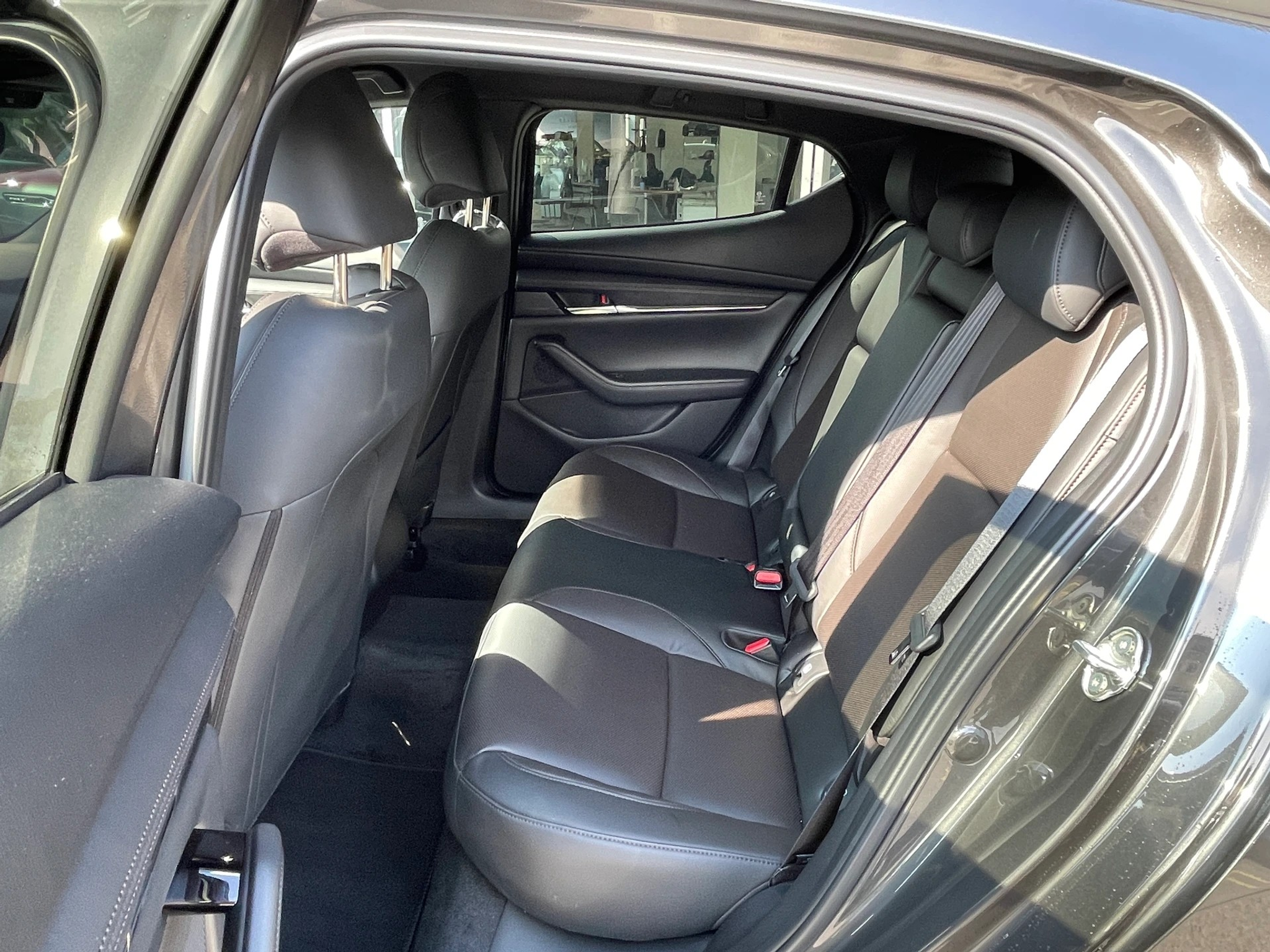 listing desktop thumbnail image 7