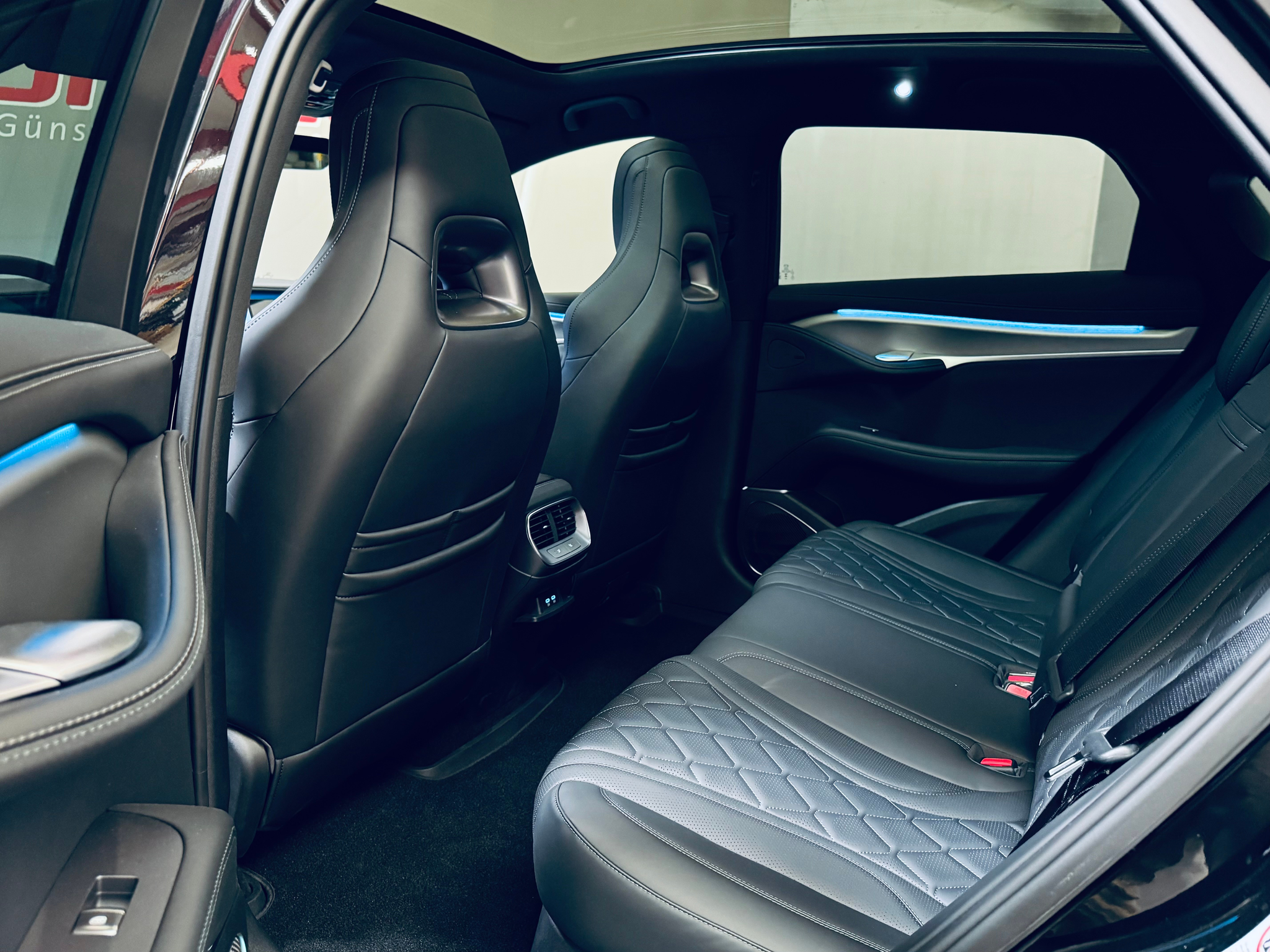 listing desktop thumbnail image 11