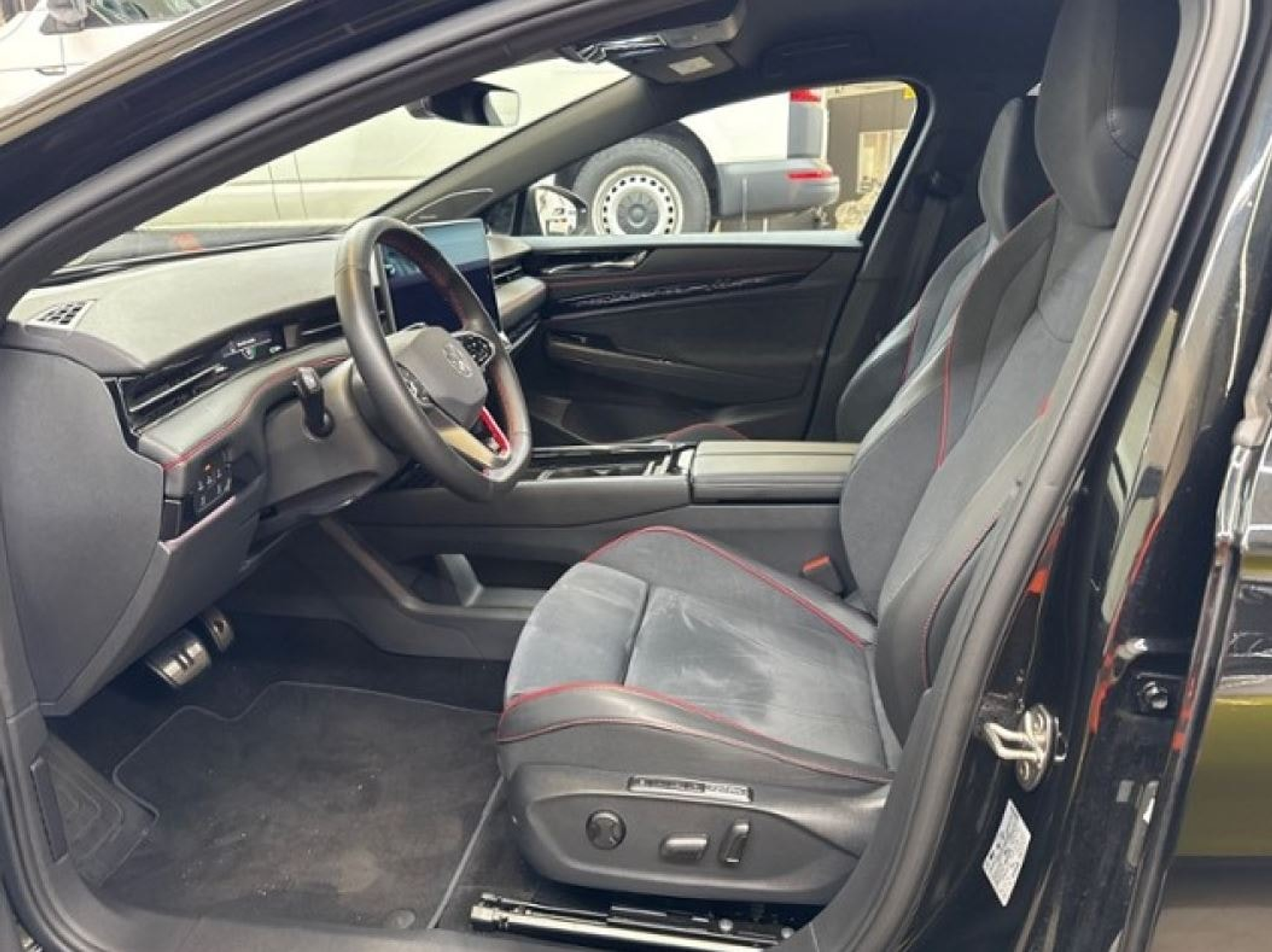 listing desktop thumbnail image 9