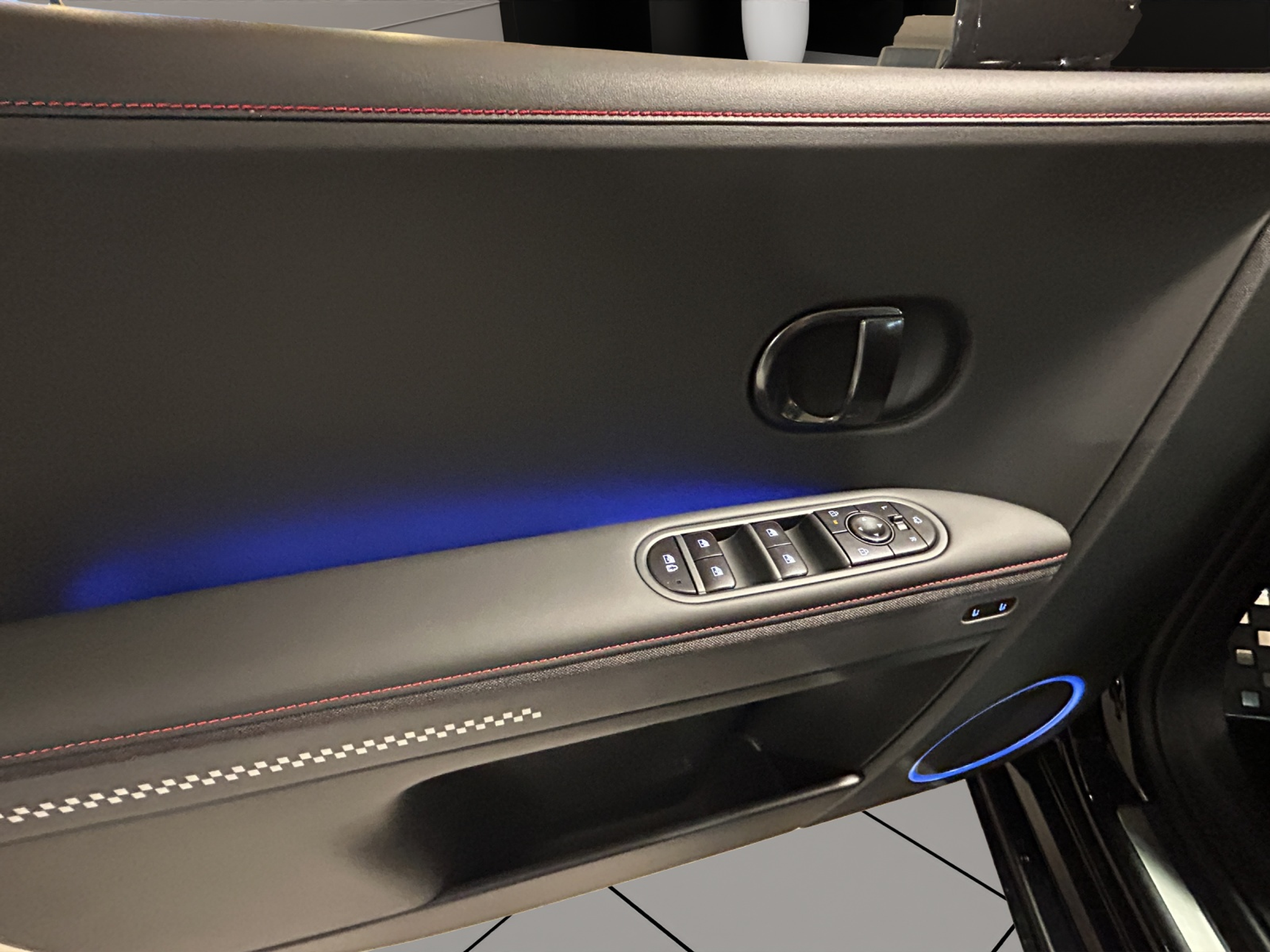 listing desktop thumbnail image 23