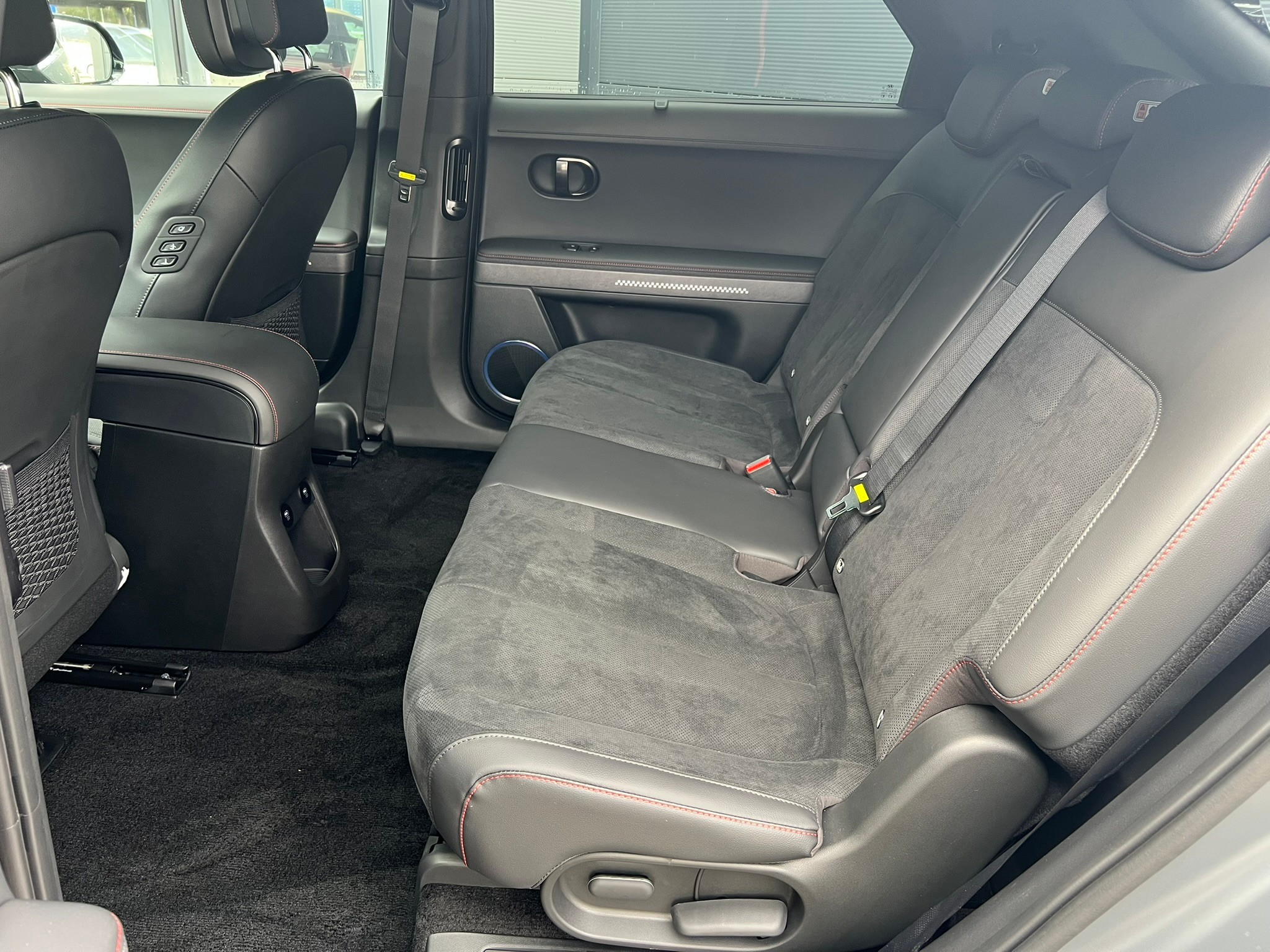 listing desktop thumbnail image 9