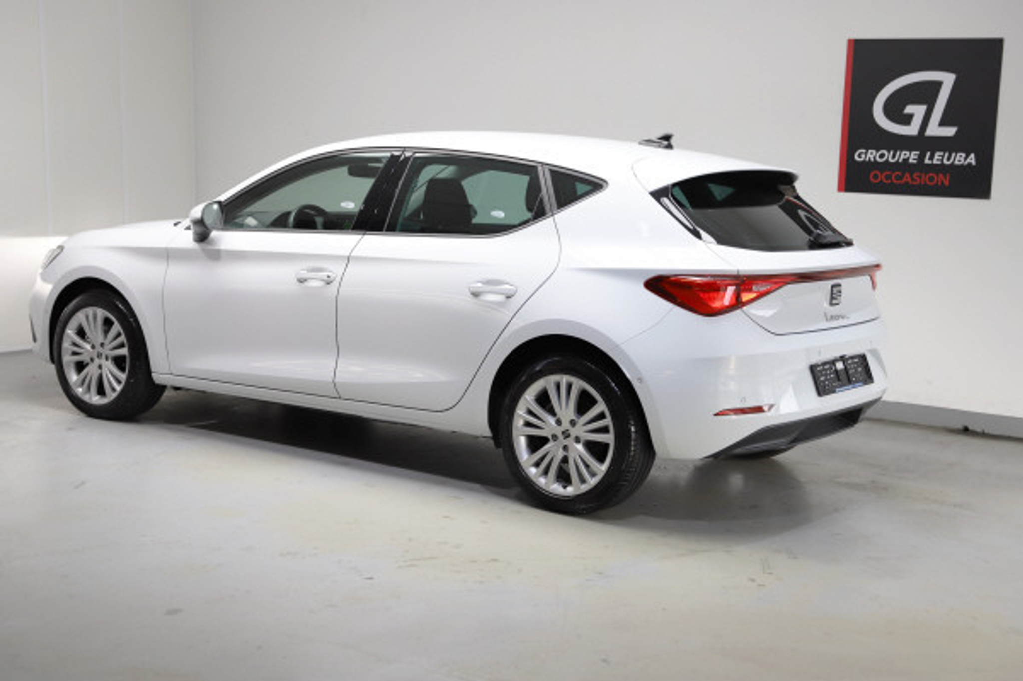 listing desktop thumbnail image 2