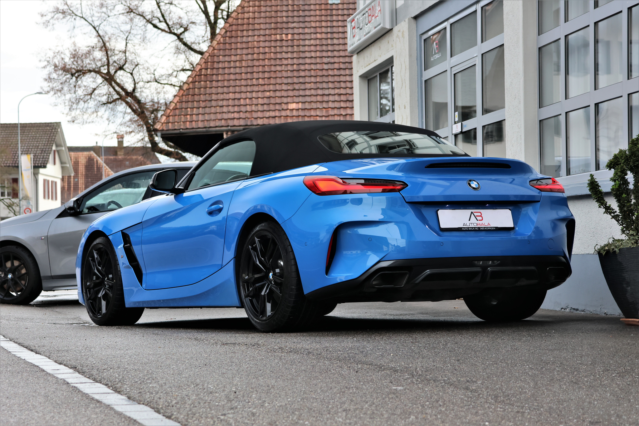 listing desktop thumbnail image 1