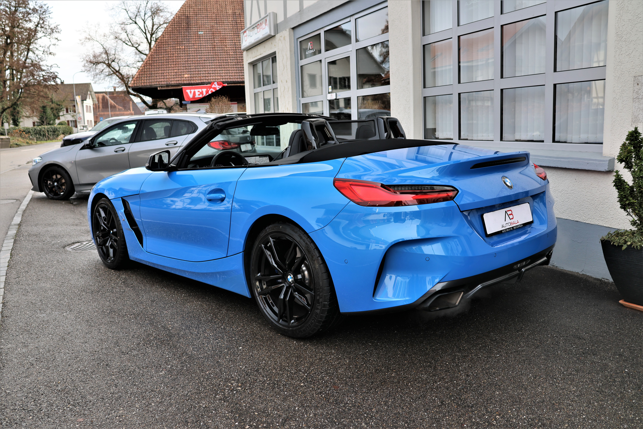 listing desktop thumbnail image 9