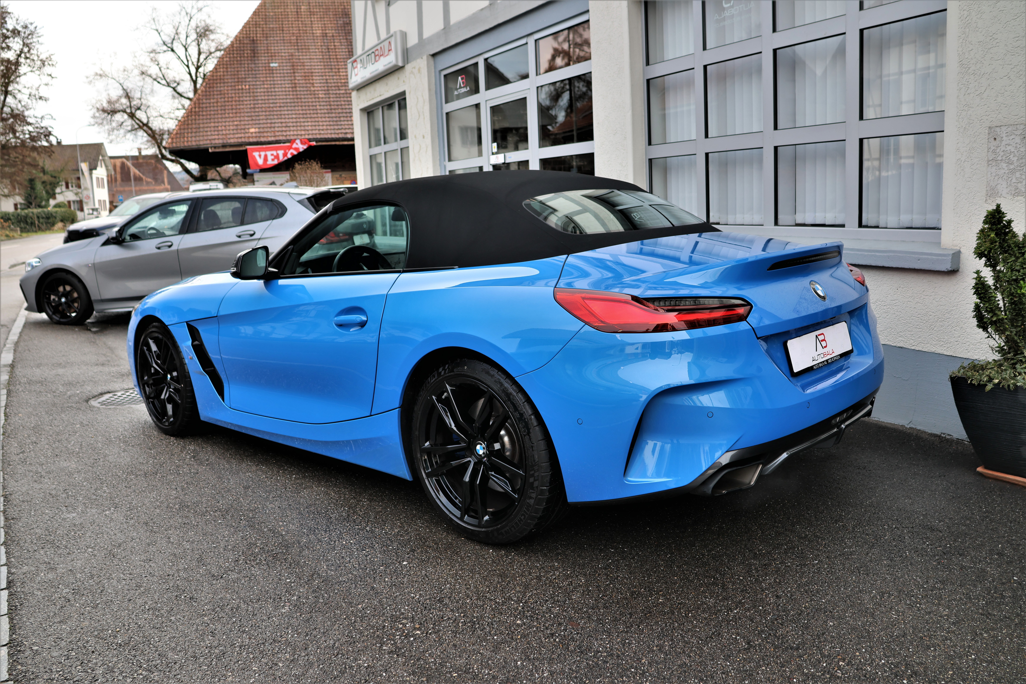 listing desktop thumbnail image 3