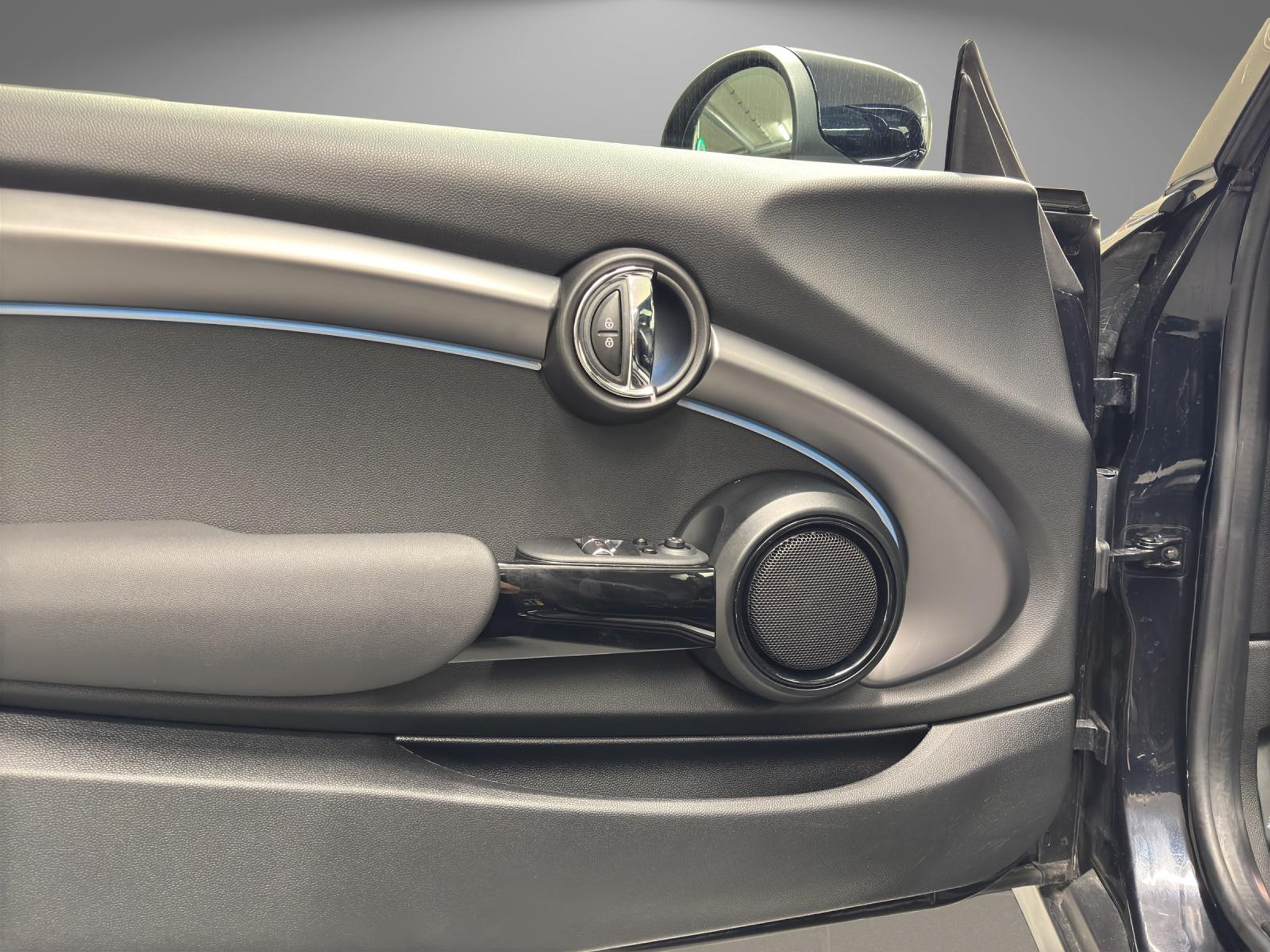 listing desktop thumbnail image 12