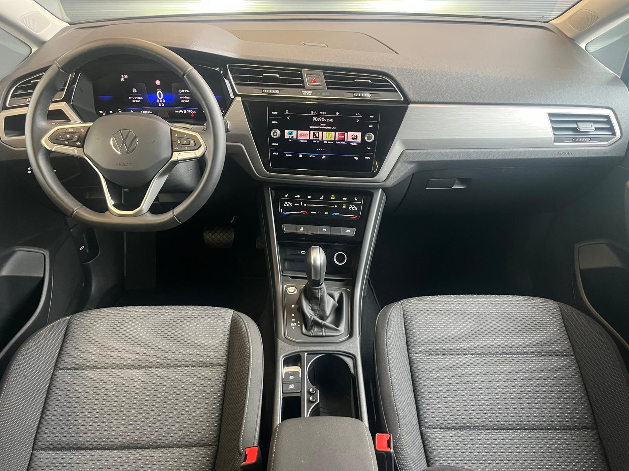 listing desktop thumbnail image 6