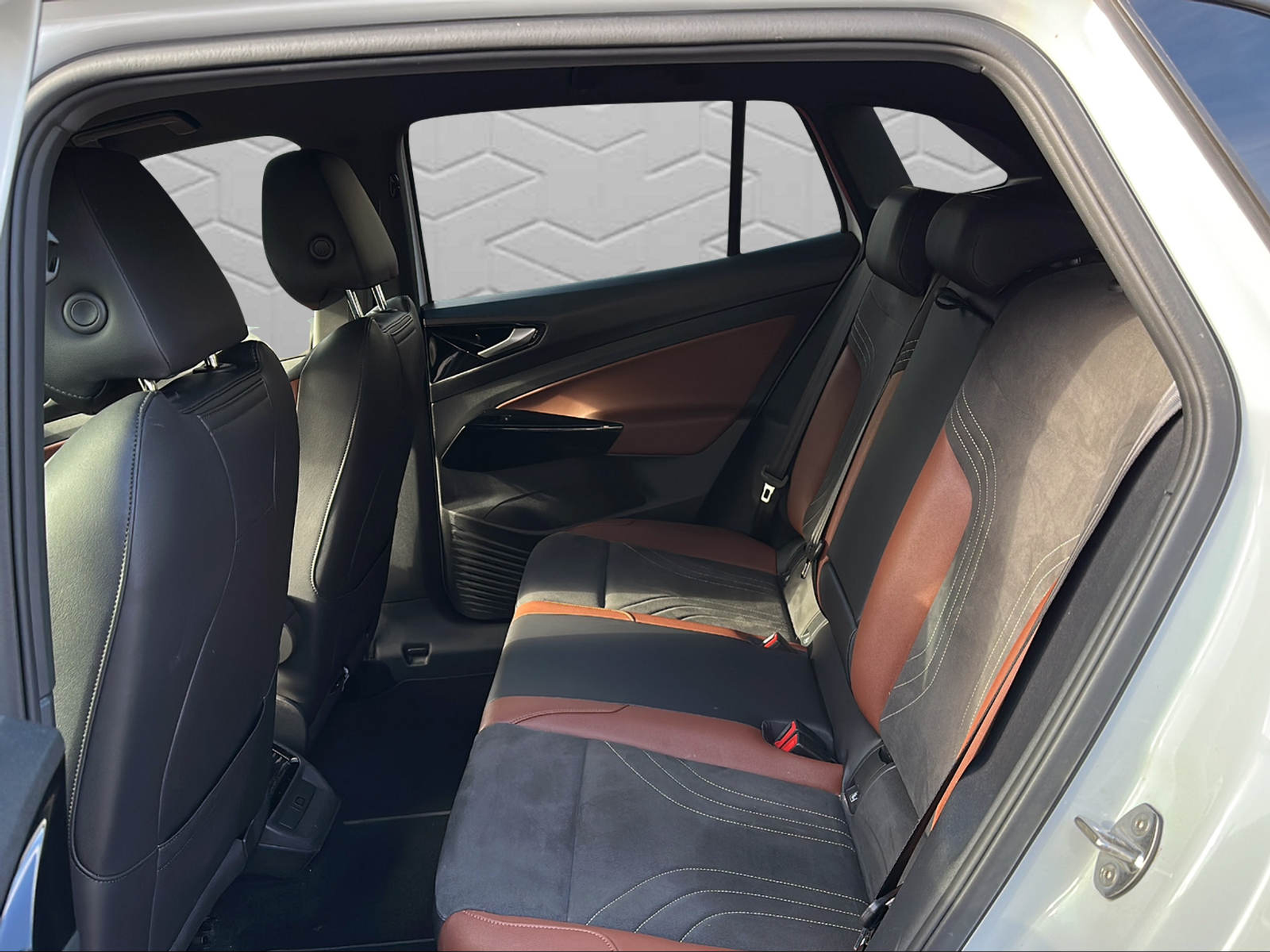 listing desktop thumbnail image 15