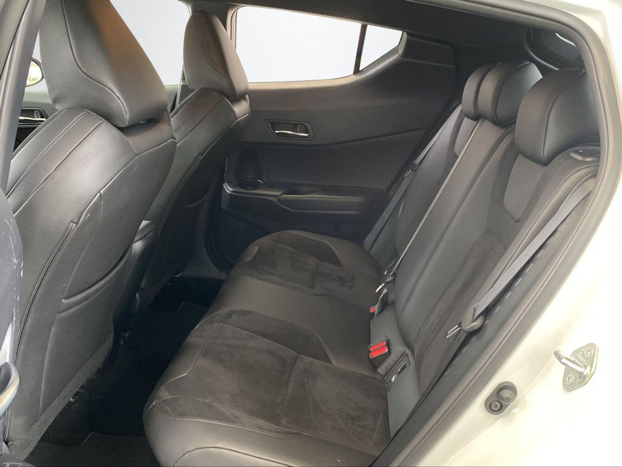 listing desktop thumbnail image 10