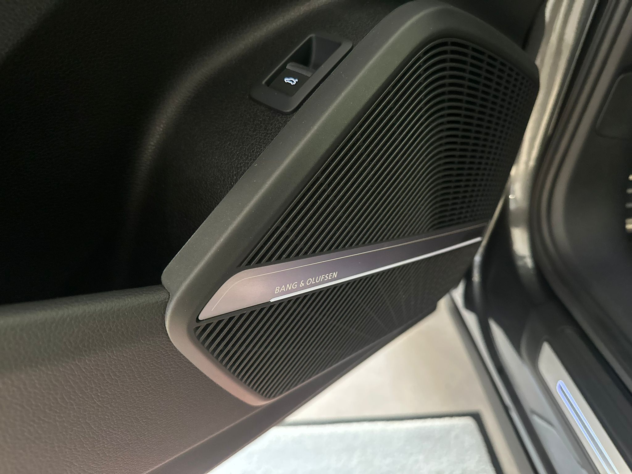 listing desktop thumbnail image 12