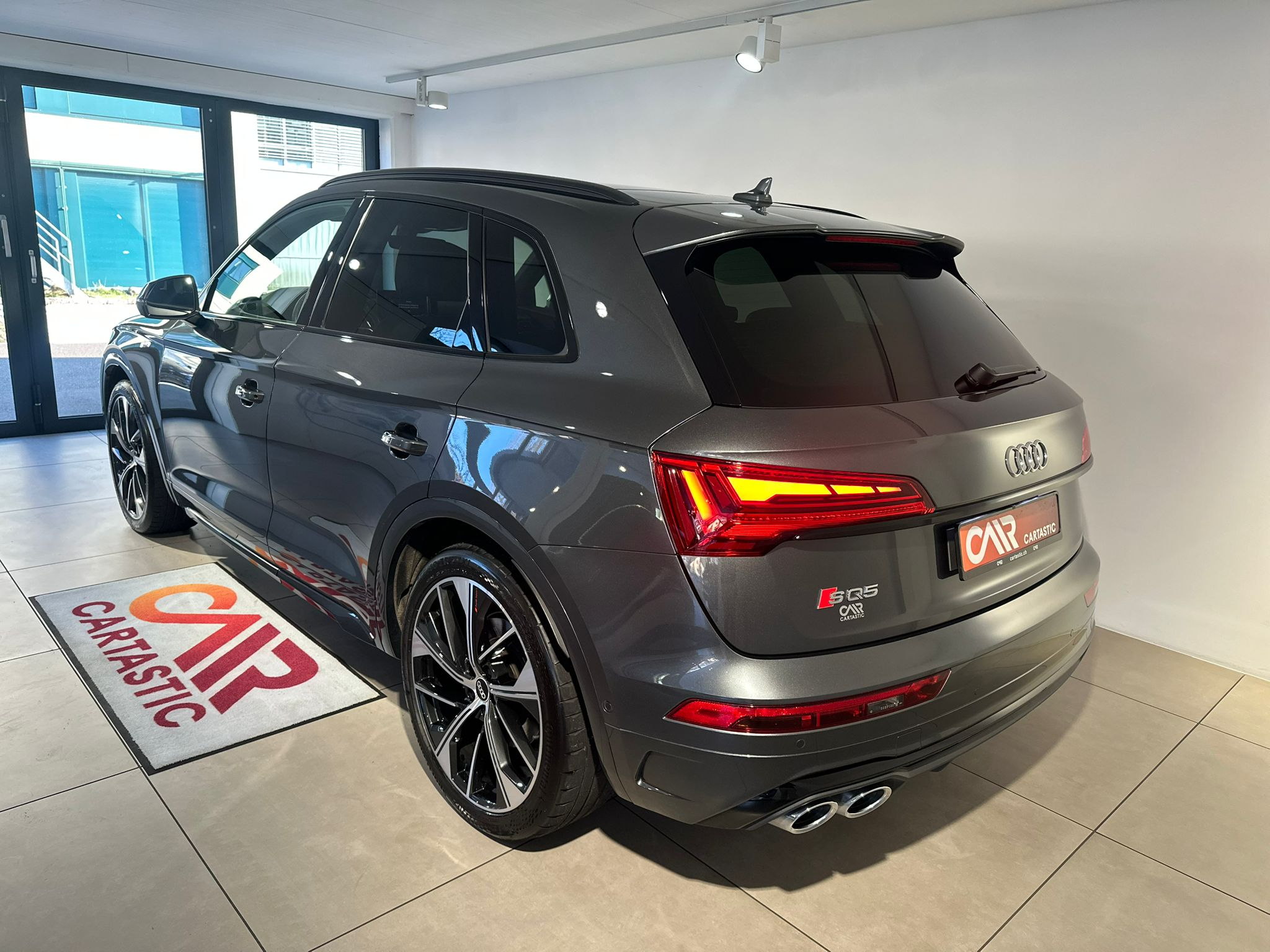 listing desktop thumbnail image 2