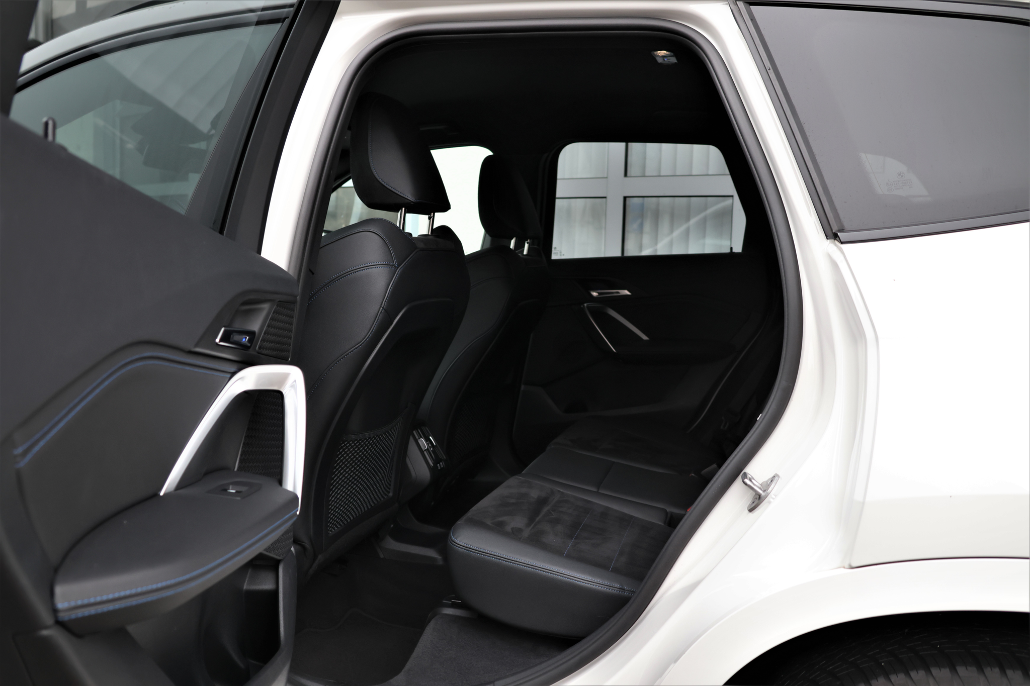 listing desktop thumbnail image 12