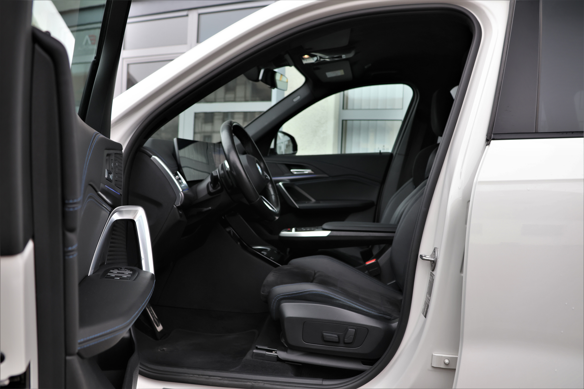 listing desktop thumbnail image 9